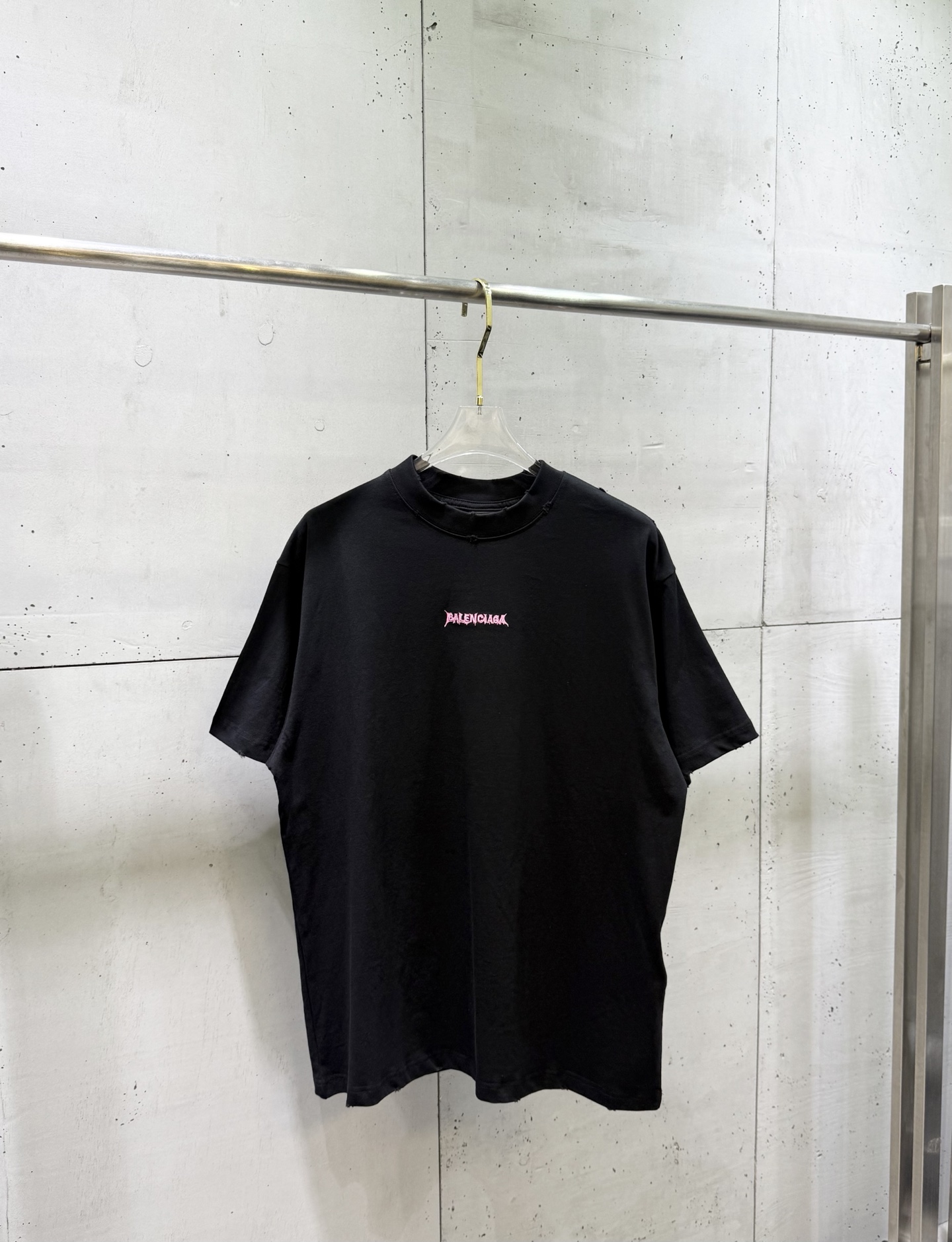 Balenciaga Balenciaga巴黎世家 26ss新款 徽标LOGO火焰梵文粉色融化字母刺绣圆领短袖T恤
