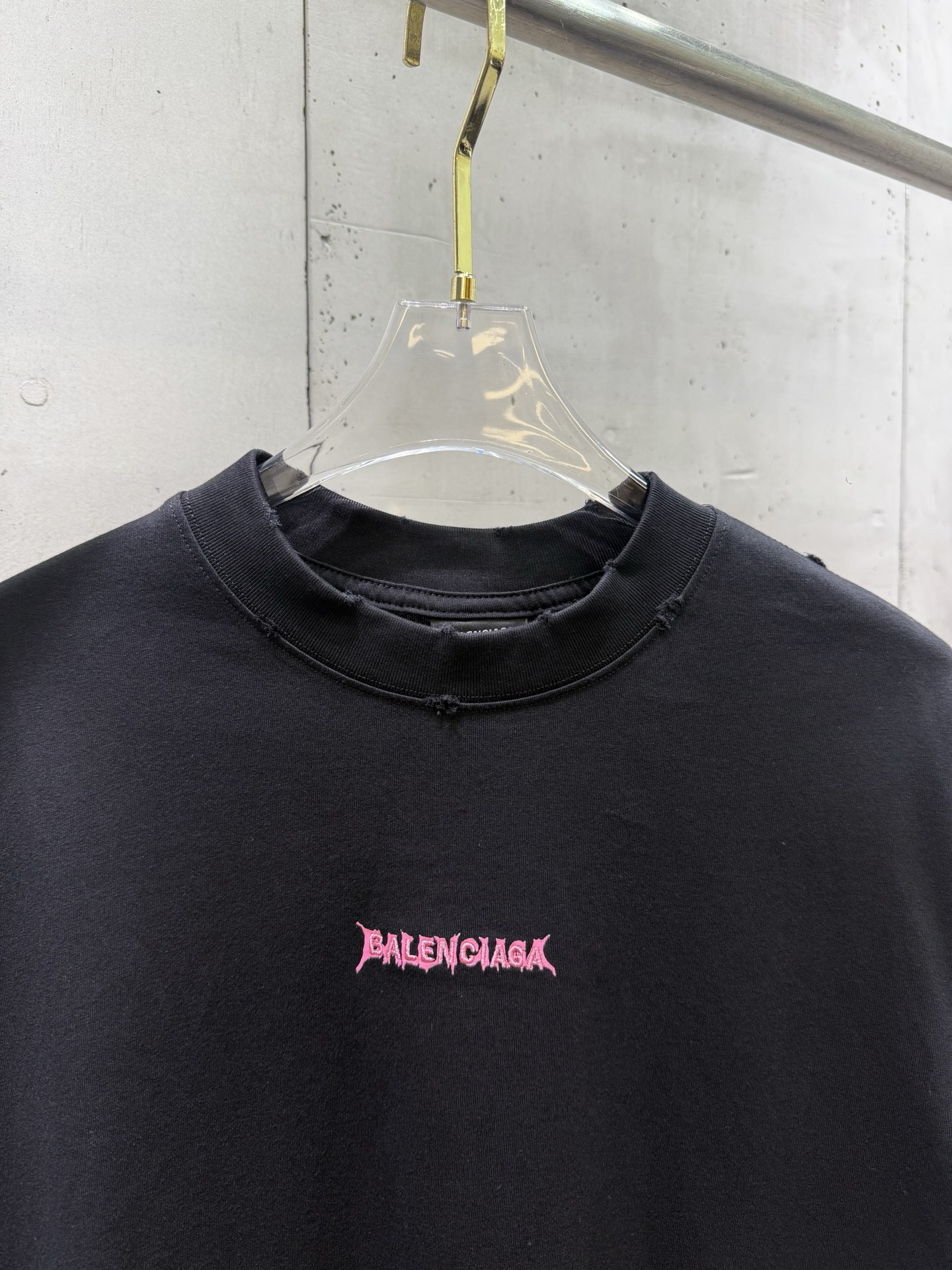 Balenciaga Balenciaga巴黎世家 26ss新款 徽标LOGO火焰梵文粉色融化字母刺绣圆领短袖T恤