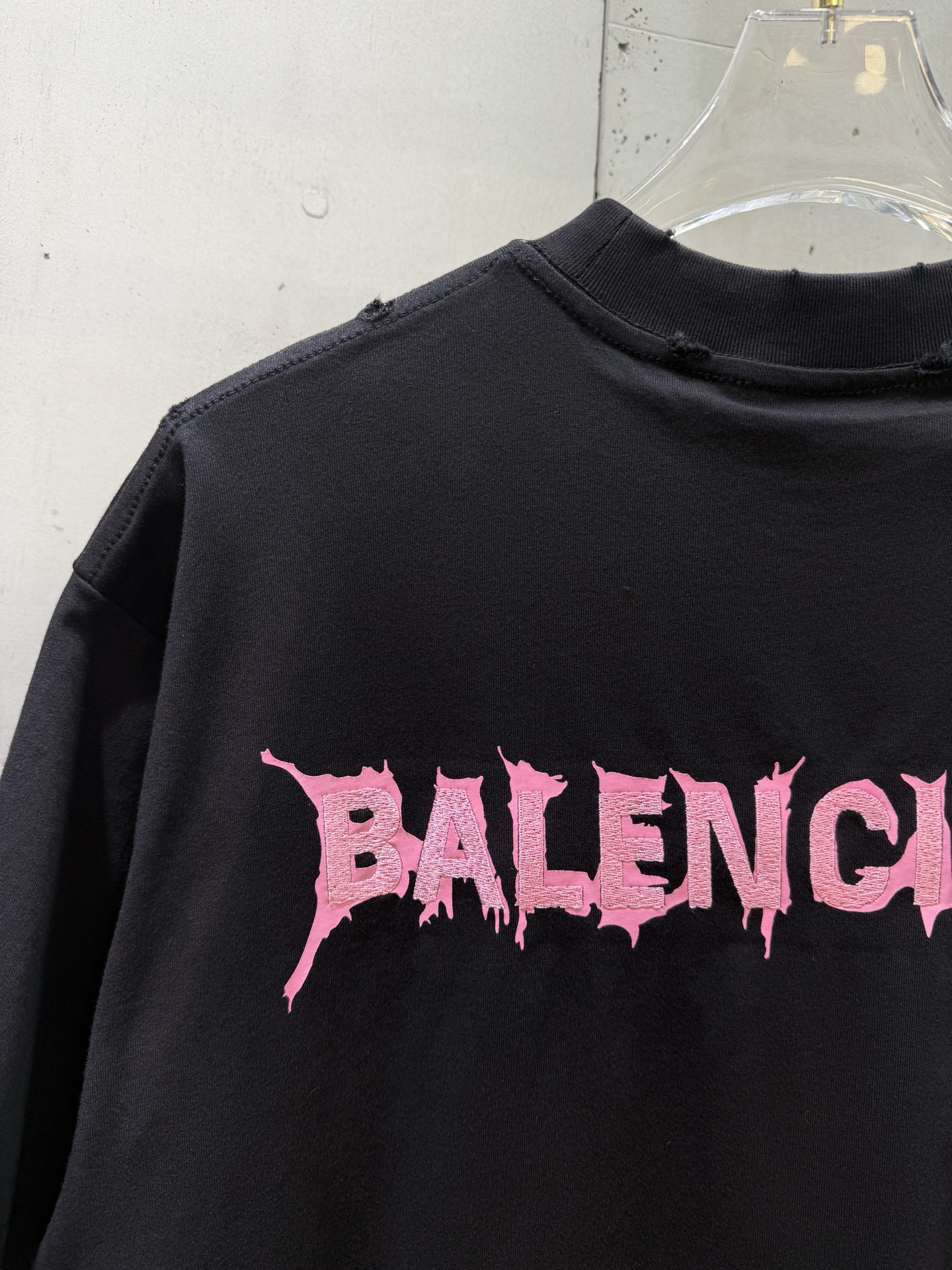 Balenciaga Balenciaga巴黎世家 26ss新款 徽标LOGO火焰梵文粉色融化字母刺绣圆领短袖T恤