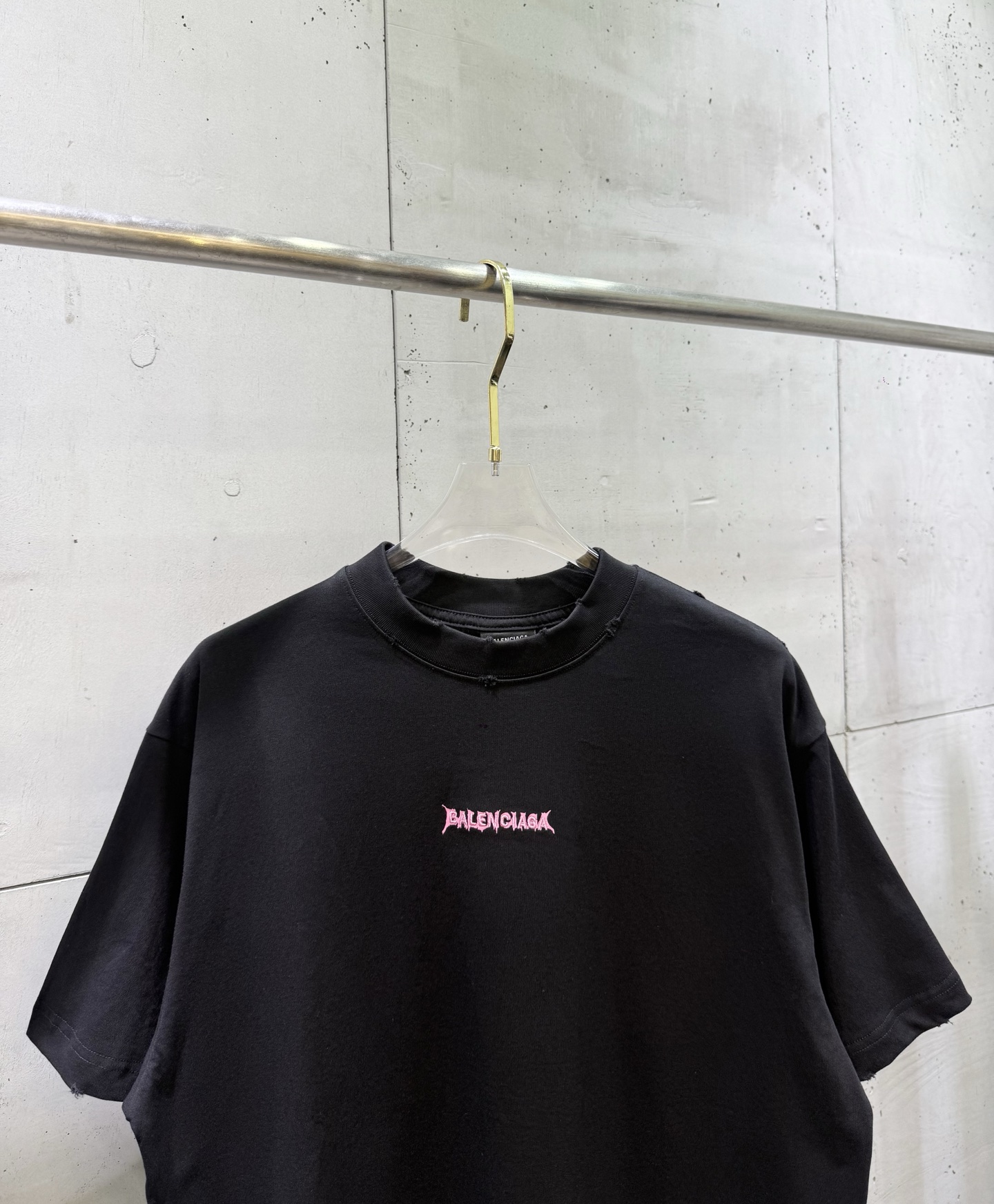 Balenciaga Balenciaga巴黎世家 26ss新款 徽标LOGO火焰梵文粉色融化字母刺绣圆领短袖T恤