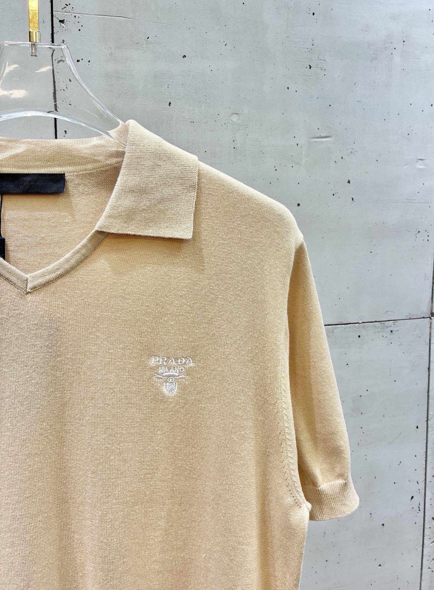 Prada Prad普拉达 26ss V领老钱风POL衫
