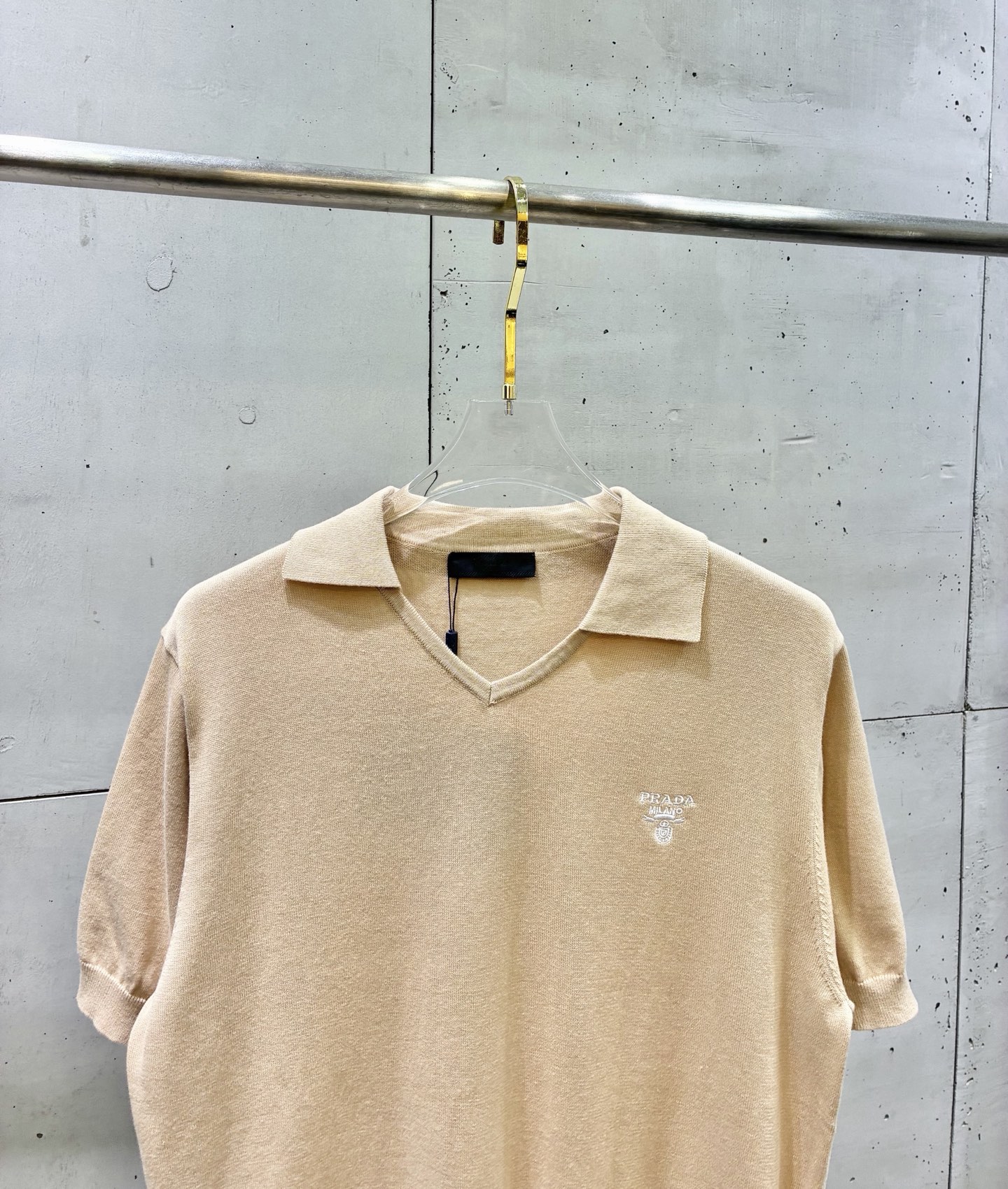 Prada Prad普拉达 26ss V领老钱风POL衫