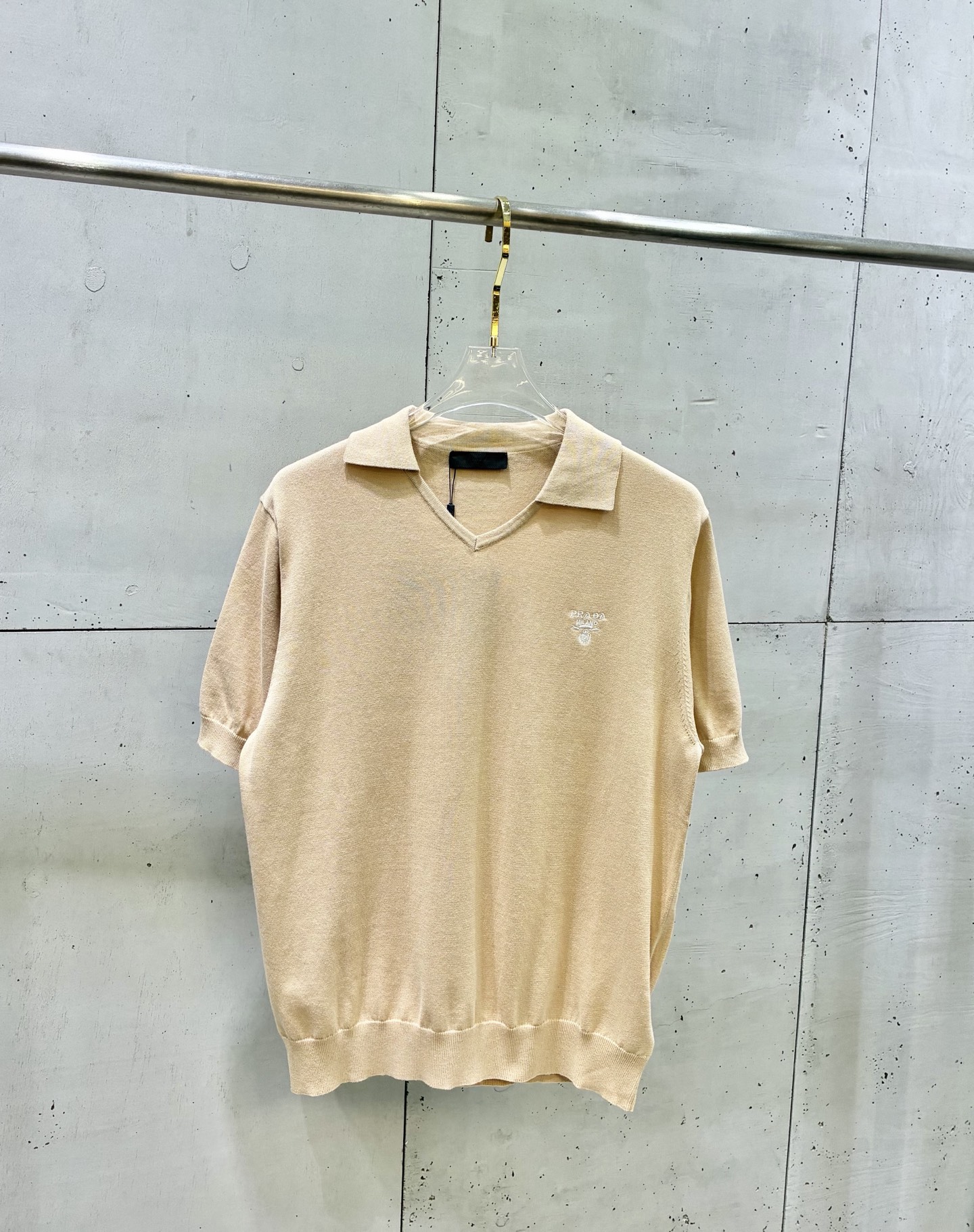 Prada Prad普拉达 26ss V领老钱风POL衫