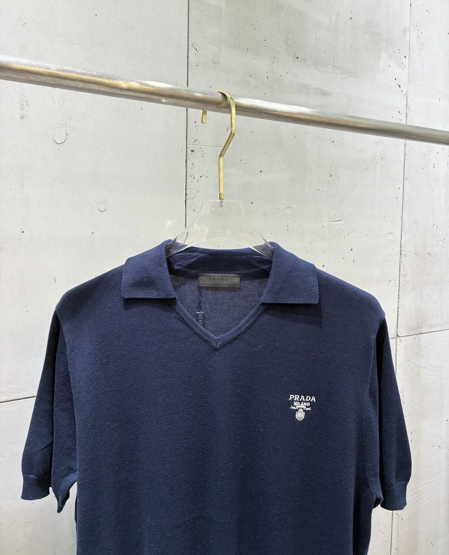 Prada Prad普拉达 26ss V领老钱风POL衫