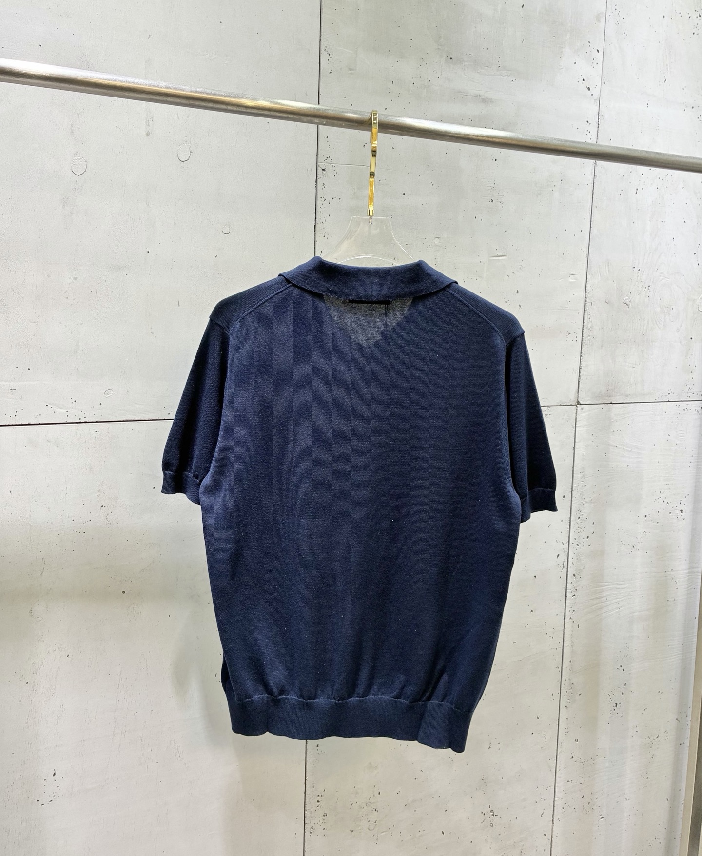 Prada Prad普拉达 26ss V领老钱风POL衫