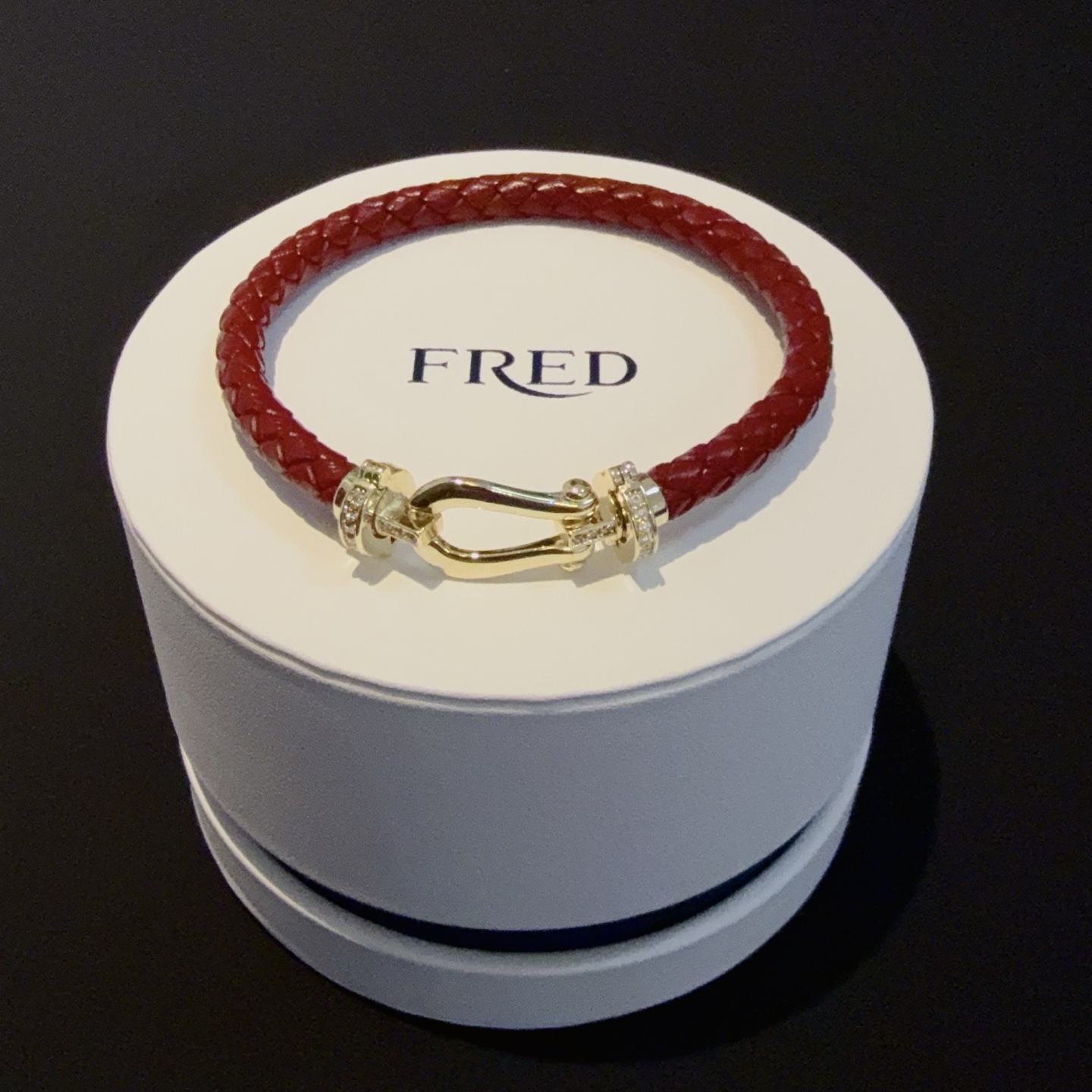 Trendy Hoof-Button Bracelets: FRED FREAD FREED Collection Overview - 图片 1