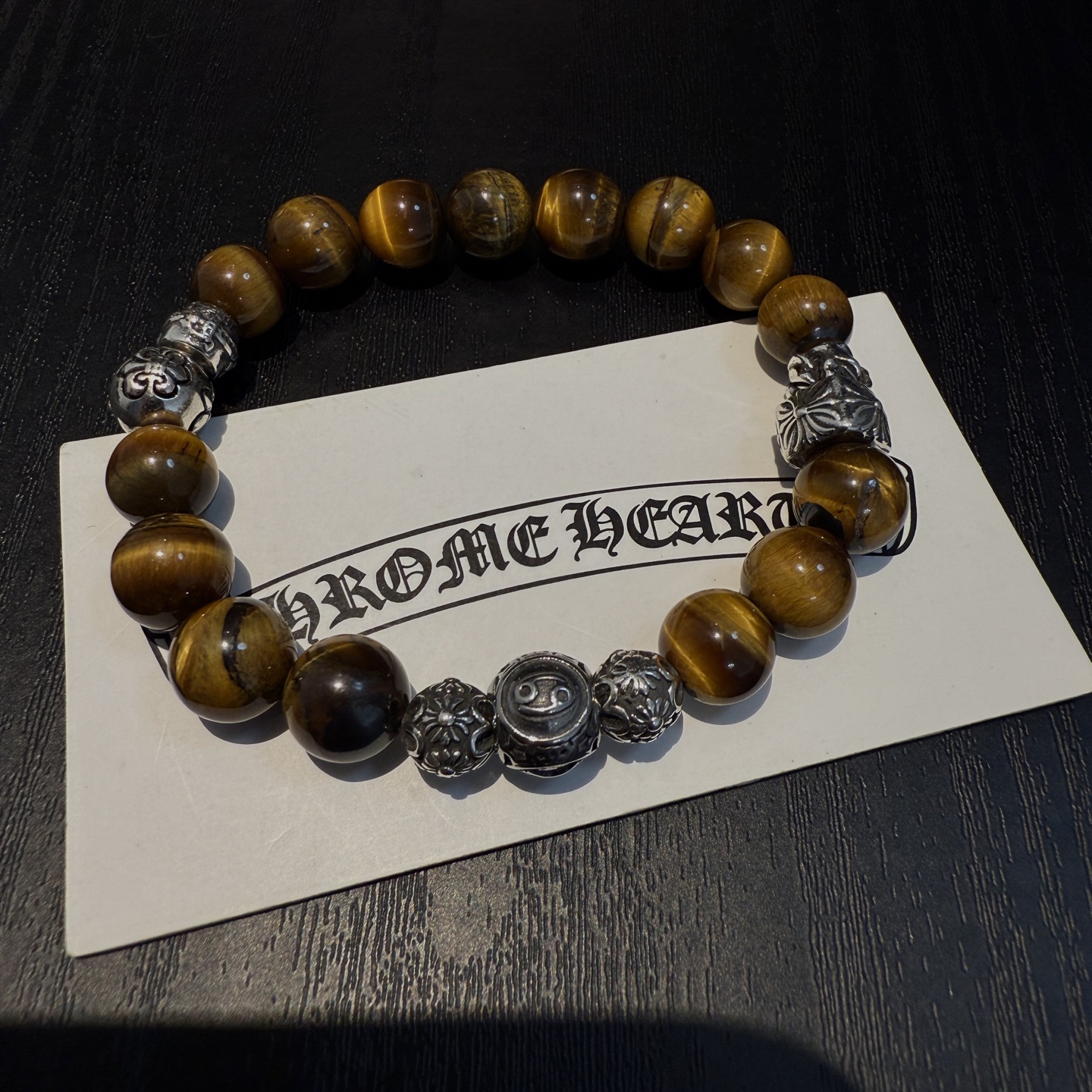  新款【专柜品质】Chrome Hearts克罗心经典多元素虎眼石手串手链 凹凸造型不同的花纹设计风格呈