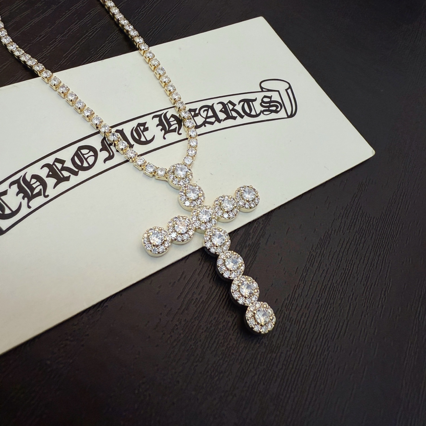   新款【专柜品质】Chrome Hearts克罗心镶钻十字架项链 凹凸造型不同的花纹设计风格 呈现出与