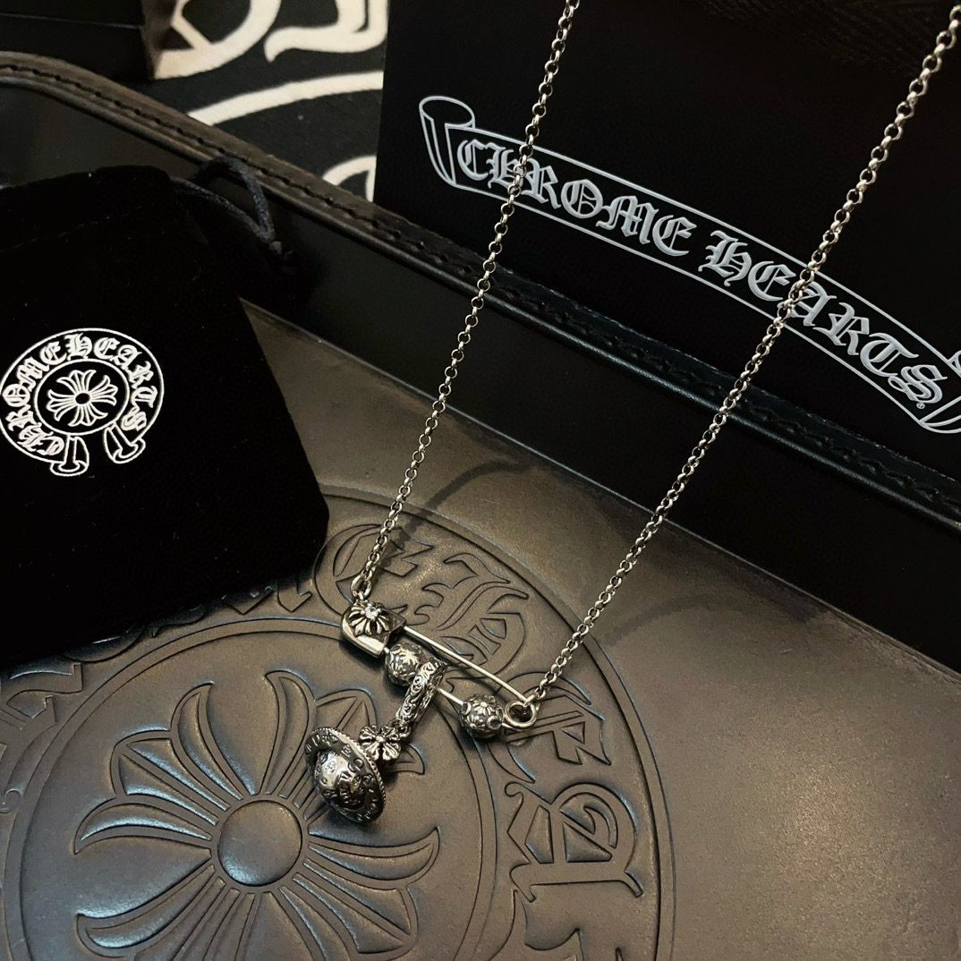  新款【专柜品质】Chrome Hearts克罗心别针十字架项链，凹凸造型不同的花纹设计风格呈现出与众不