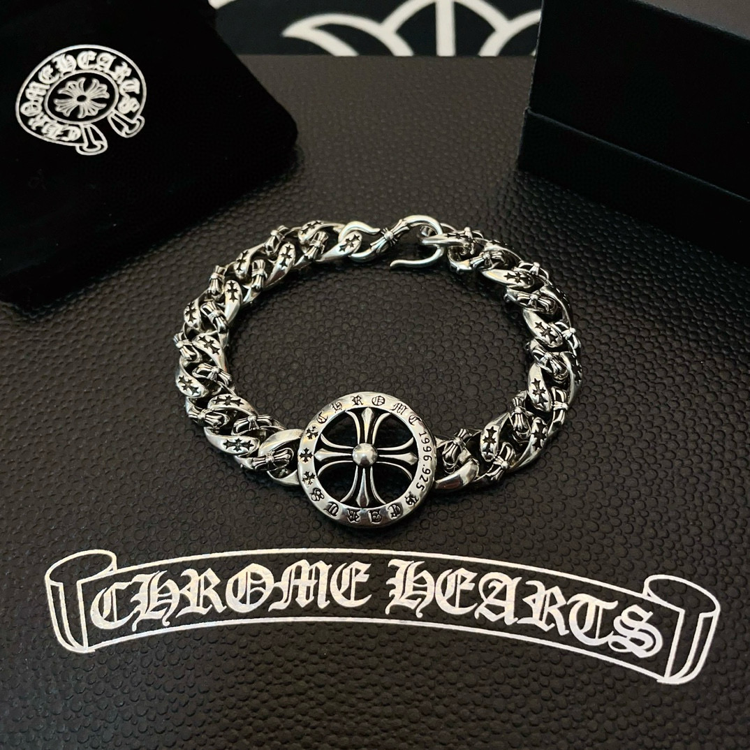  新款【专柜品质】Chrome Hearts克罗心经典复古圆十字架手链 凹凸造型不同的花纹设计风格 呈现