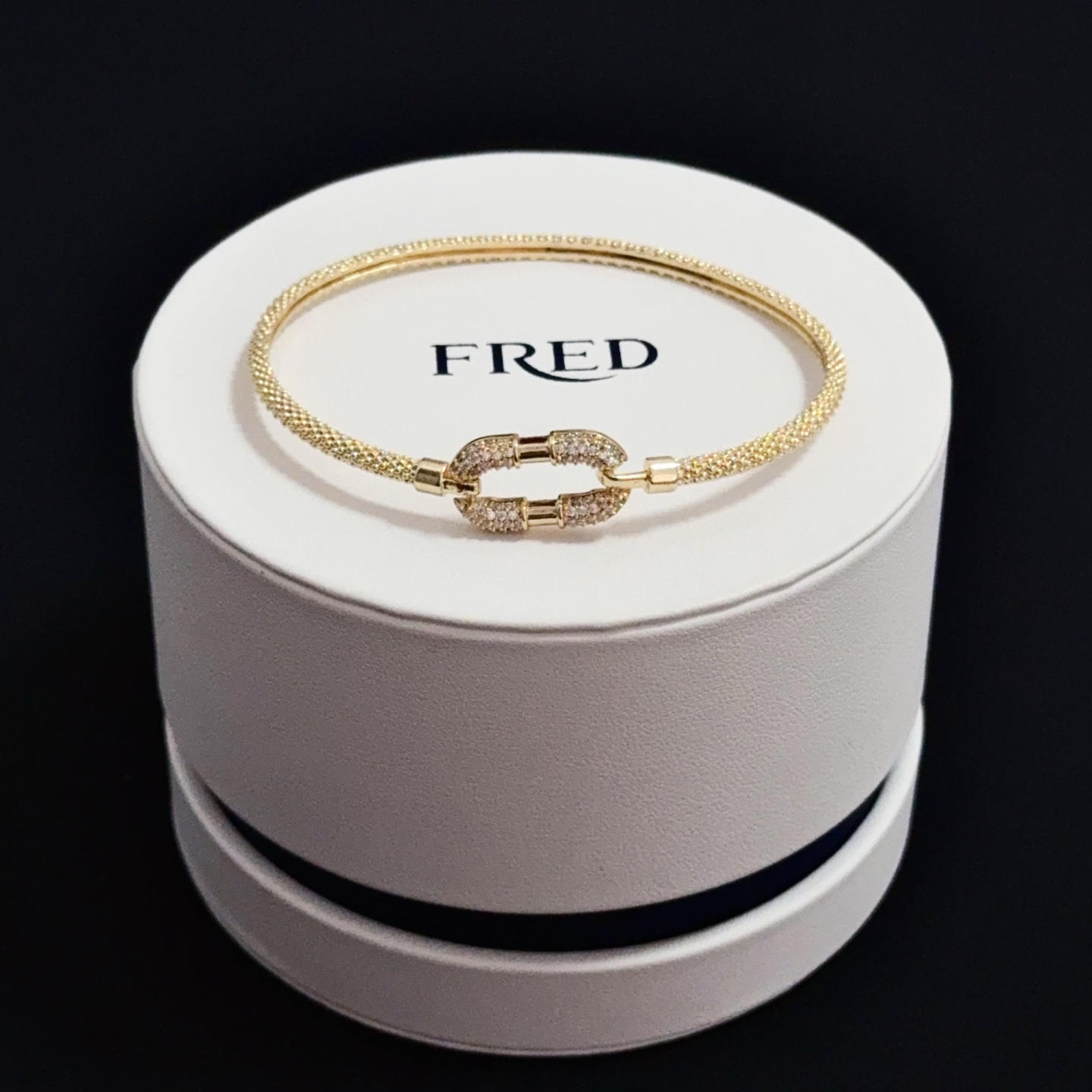 NO:533307,Popular Feredman Diamond Horseshoe Buckler Bracelet, classic and versatile, Internet celebrity expert, a must-have item for fashion, fashionable and exquisite, 11 pairs of customized versions, the difference is that the ordinary version on the market, thickened electroplating 18k process, the effect is very versatile!  !  , jewelry quality, bracelet19860909火爆 费雷德满钻马蹄扣手镯,经典百搭,网红达人 时尚一族备必单品,时尚精致,11对版定制,区别在于市面上普通版本,加厚电镀18k工艺,上手效果非常百搭！！,饰品精品,bracelet,Jewelry