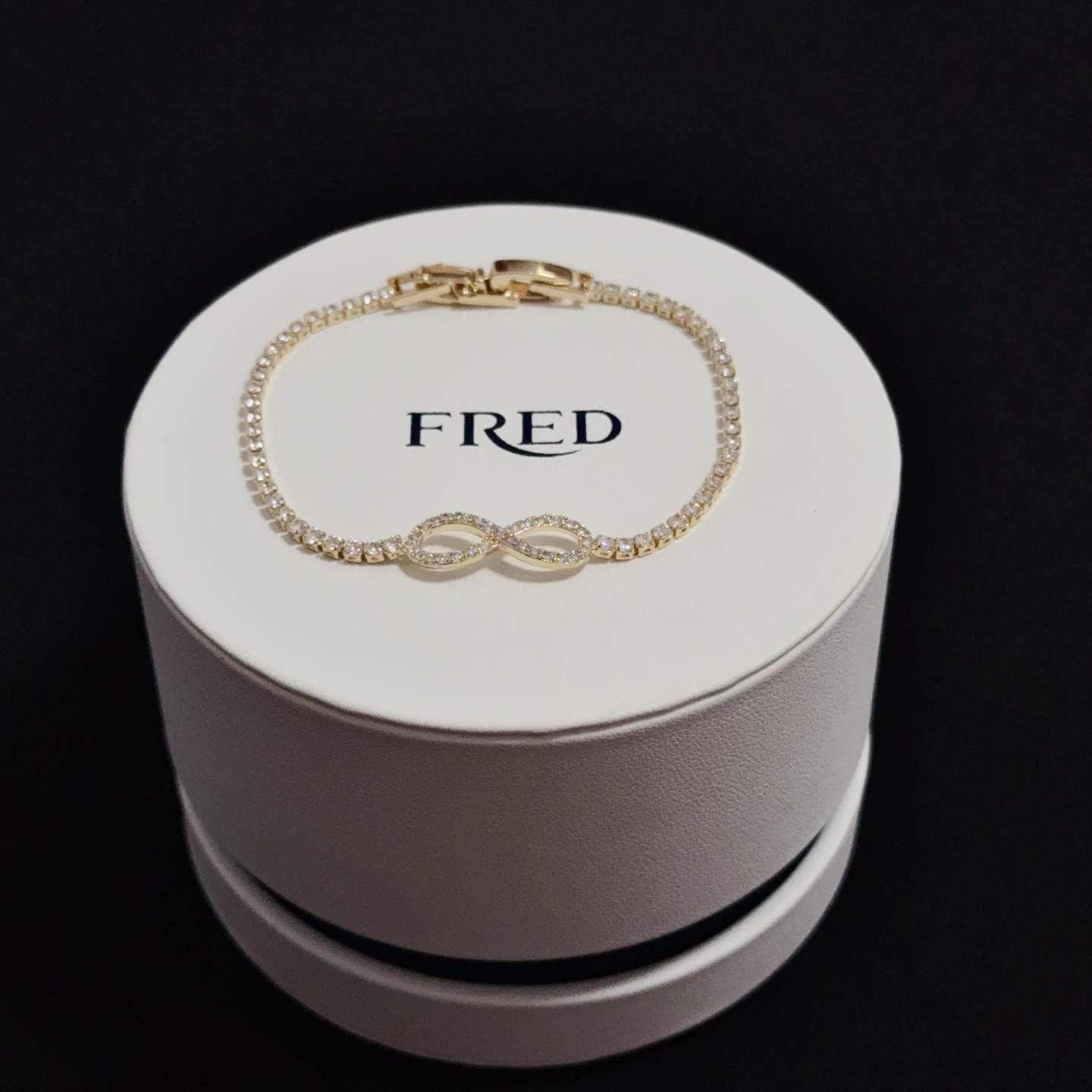 NO:533310,Popular Feredman Diamond Eight-Character Bracelet, classic and versatile, Internet celebrity expert, a must-have item for fashion, fashionable and exquisite, 11 pairs of customized versions, the difference is that the ordinary version on the market, thickened electroplating 18k process, the effect is very versatile!  !  , jewelry quality, bracelet19860909火爆 费雷德满钻八字扣手链,经典百搭,网红达人 时尚一族备必单品,时尚精致,11对版定制,区别在于市面上普通版本,加厚电镀18k工艺,上手效果非常百搭！！,饰品精品,bracelet,Jewelry