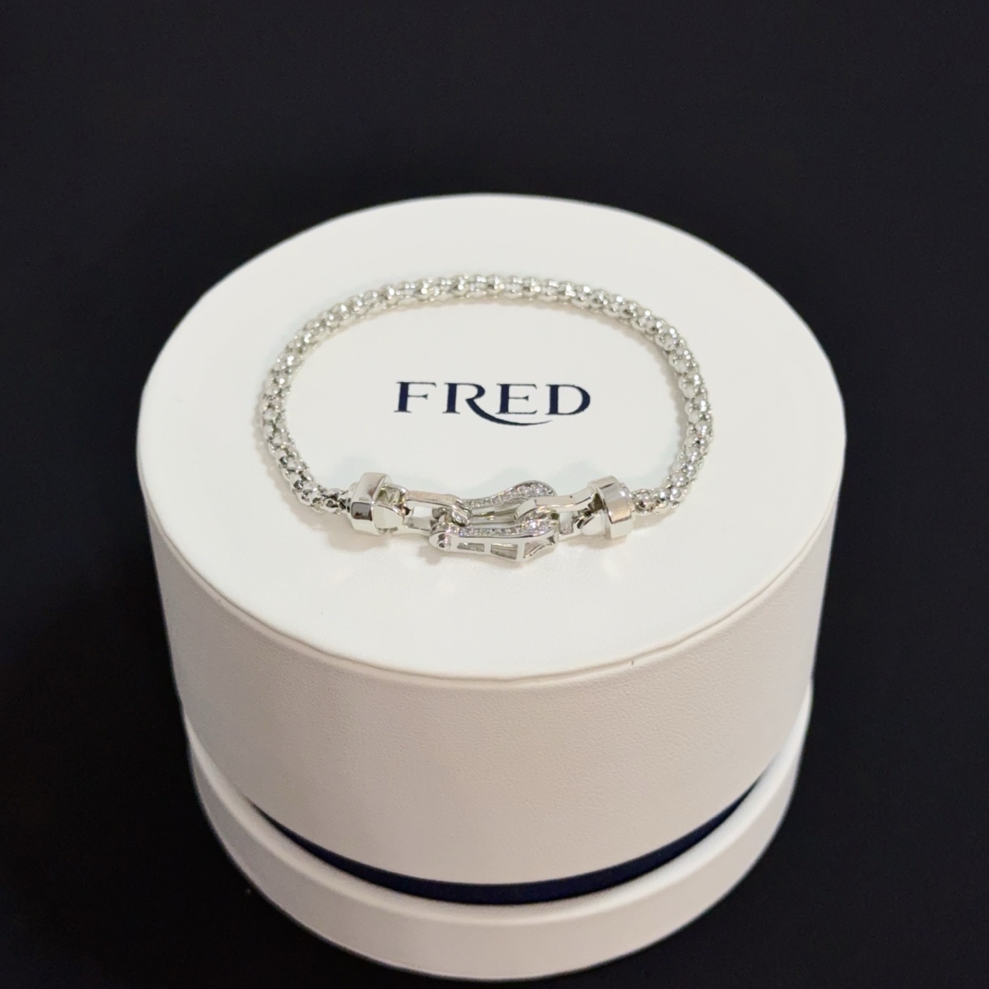 NO:533321,Popular Ferederik diamond-inlaid horseshoe buckle bracelet, classic and versatile, internet celebrity expert, a must-have item for fashion, fashionable and exquisite, 11 pairs of customized versions, thickened electroplating 18k technology, different from the ordinary version on the market, the effect of getting used is very versatile!  !  , jewelry quality, bracelet19860909火爆 费雷德满钻镶钻马蹄扣手链,经典百搭,网红达人 时尚一族备必单品,时尚精致,11对版定制,加厚电镀18k工艺,区别市面上普通版本上手效果非常百搭！！,饰品精品,bracelet,Jewelry