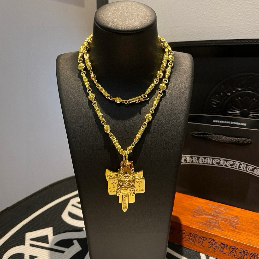  新款【专柜品质】Chrome Hearts克罗心 经典黄金色多元素项链 宝剑重合吊坠 凹凸造型不同的花
