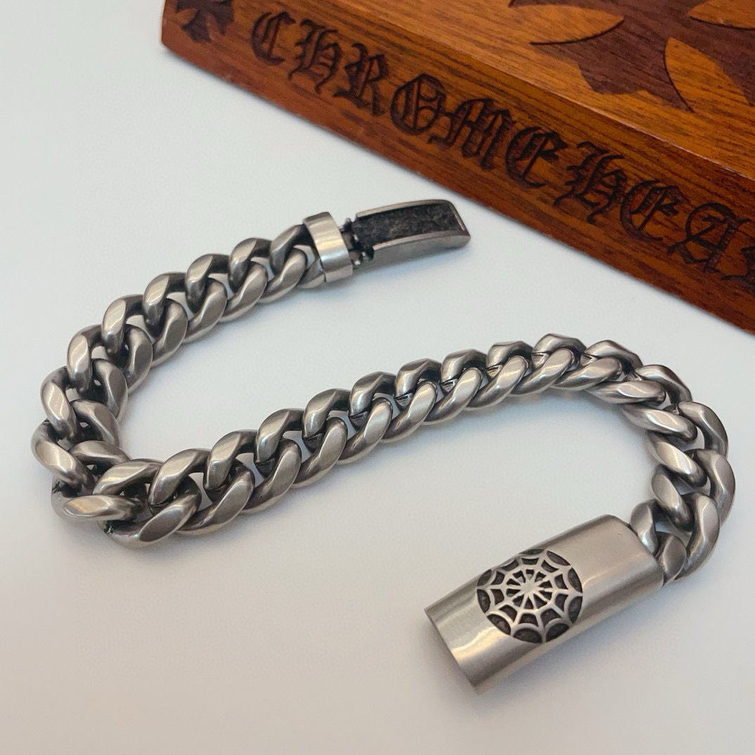 批 新款【专柜品质】Chrome Hearts克罗心经典复古手链 ，凹凸造型不同的花纹设计风格 呈现出与