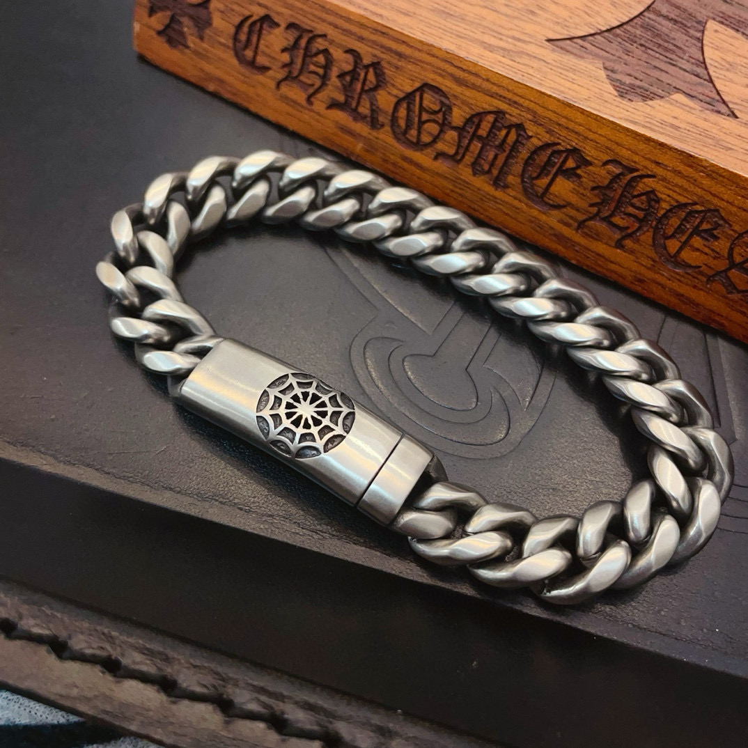 批 新款【专柜品质】Chrome Hearts克罗心经典复古手链 ，凹凸造型不同的花纹设计风格 呈现出与