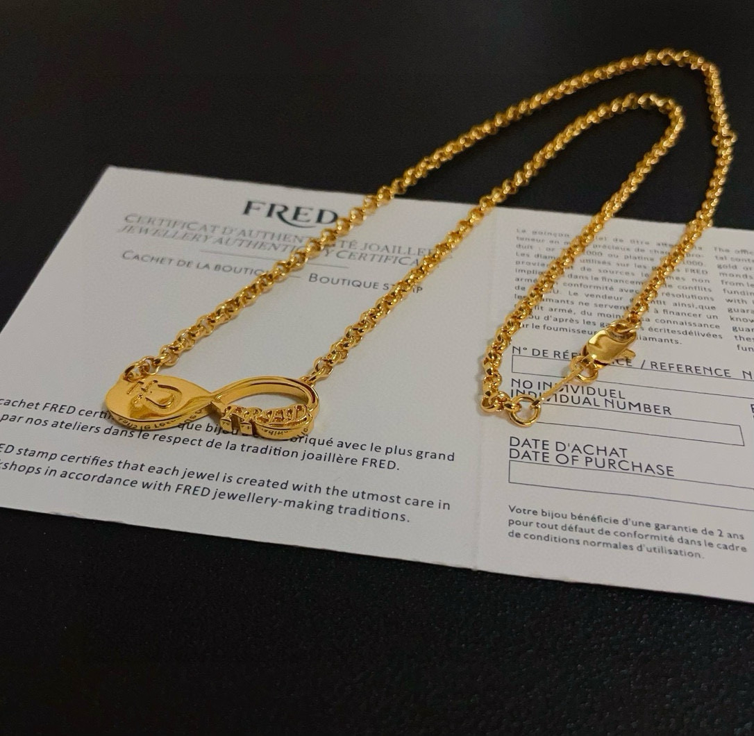 🎉 𝗙𝗥𝗘𝗗 费雷德8字扣项链，高端定制，专柜材质，加厚电镀工艺，带logo，非常有标志性，简洁大方，不