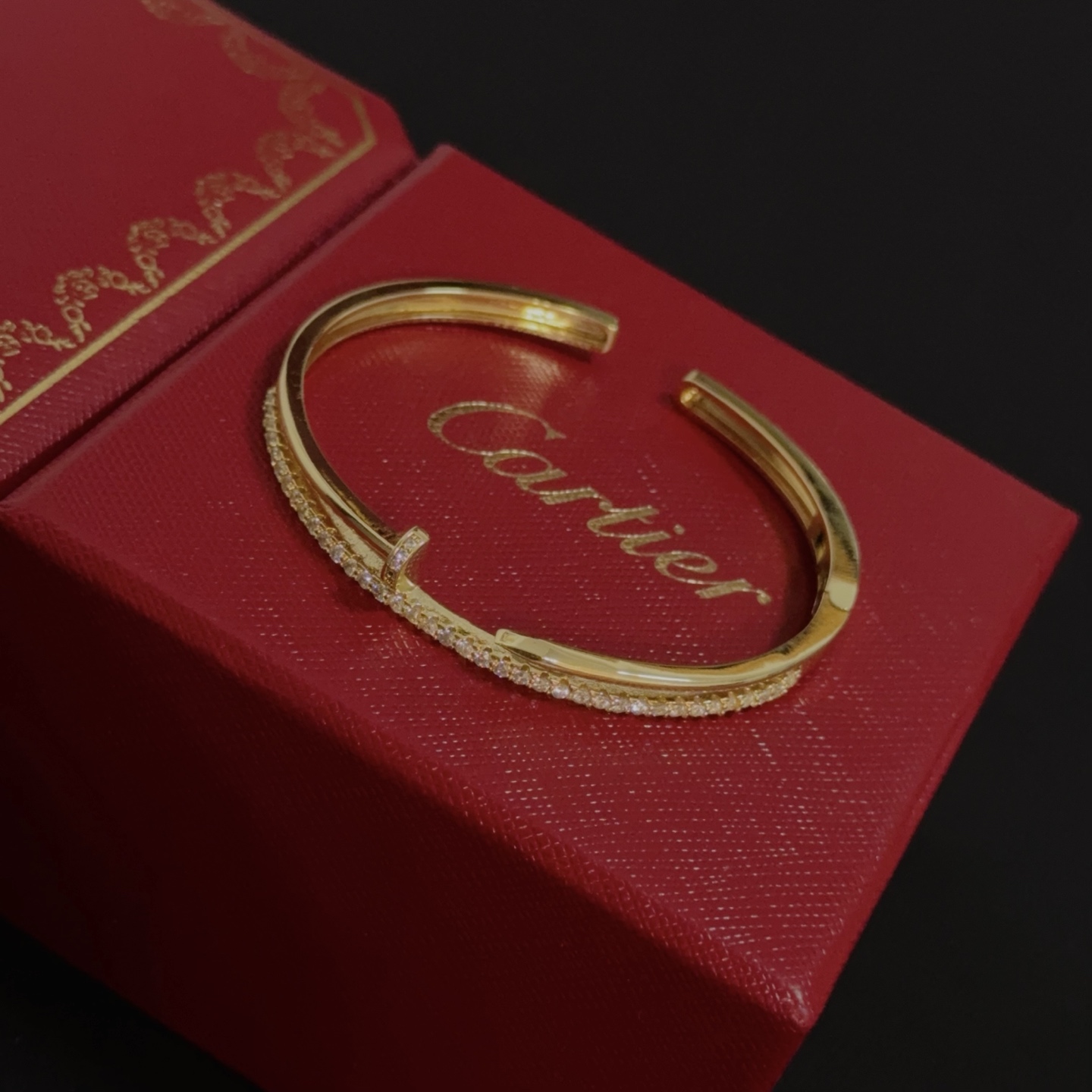 Elegante Brazalete Cartier Juste un Clou con Diamantes en Oro Amarillo 5 i1752842870656 6437 0 4