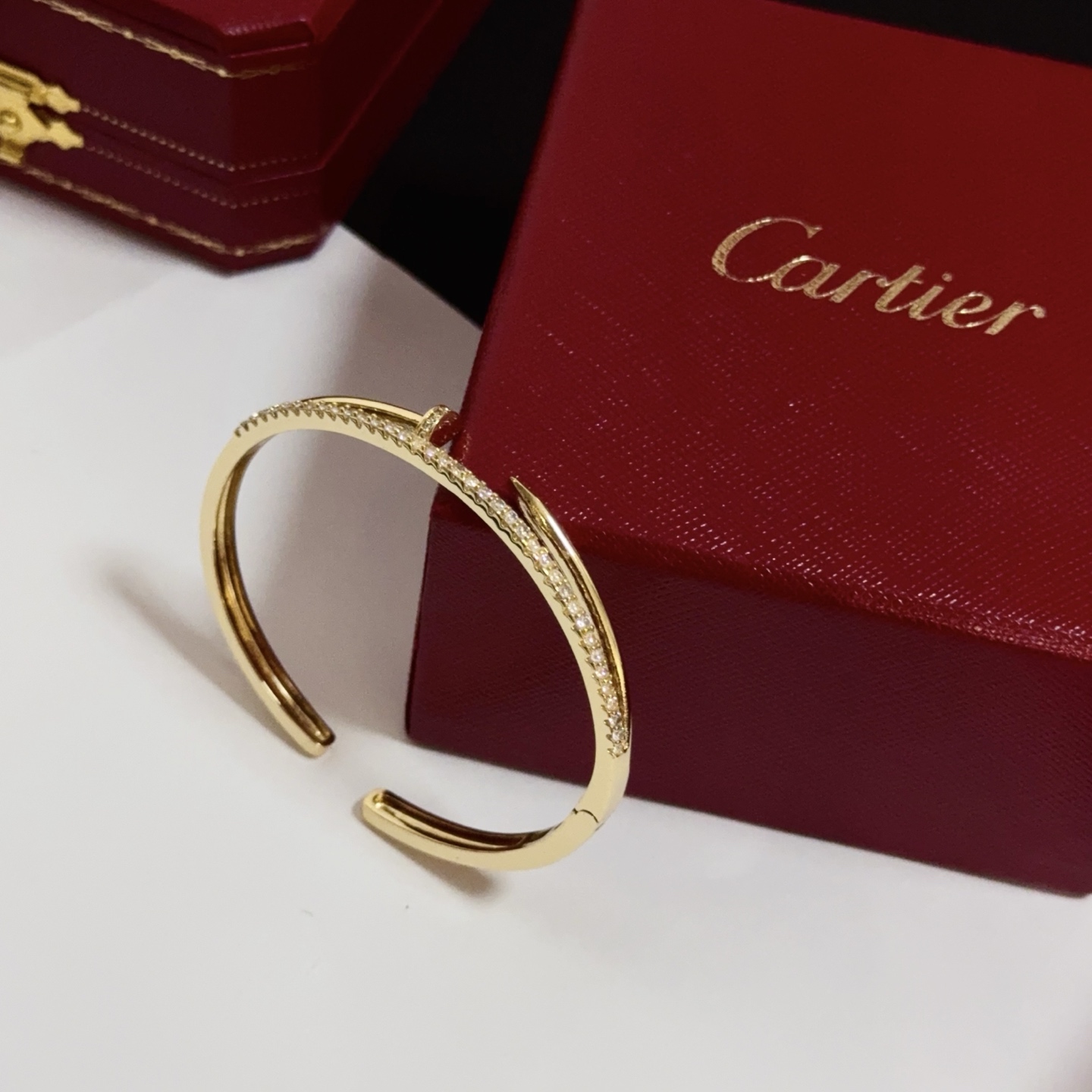 Elegante Brazalete Cartier Juste un Clou con Diamantes en Oro Amarillo 10 i1752842870683 5034 0 7