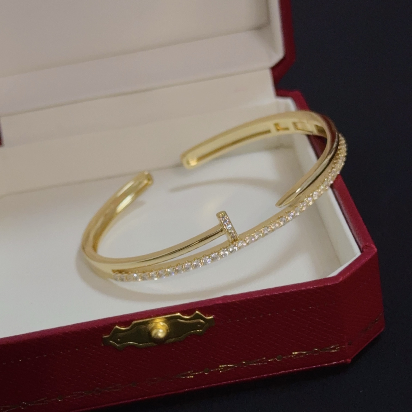 Elegante Brazalete Cartier Juste un Clou con Diamantes en Oro Amarillo 4 i1752842871802 3510 0 2