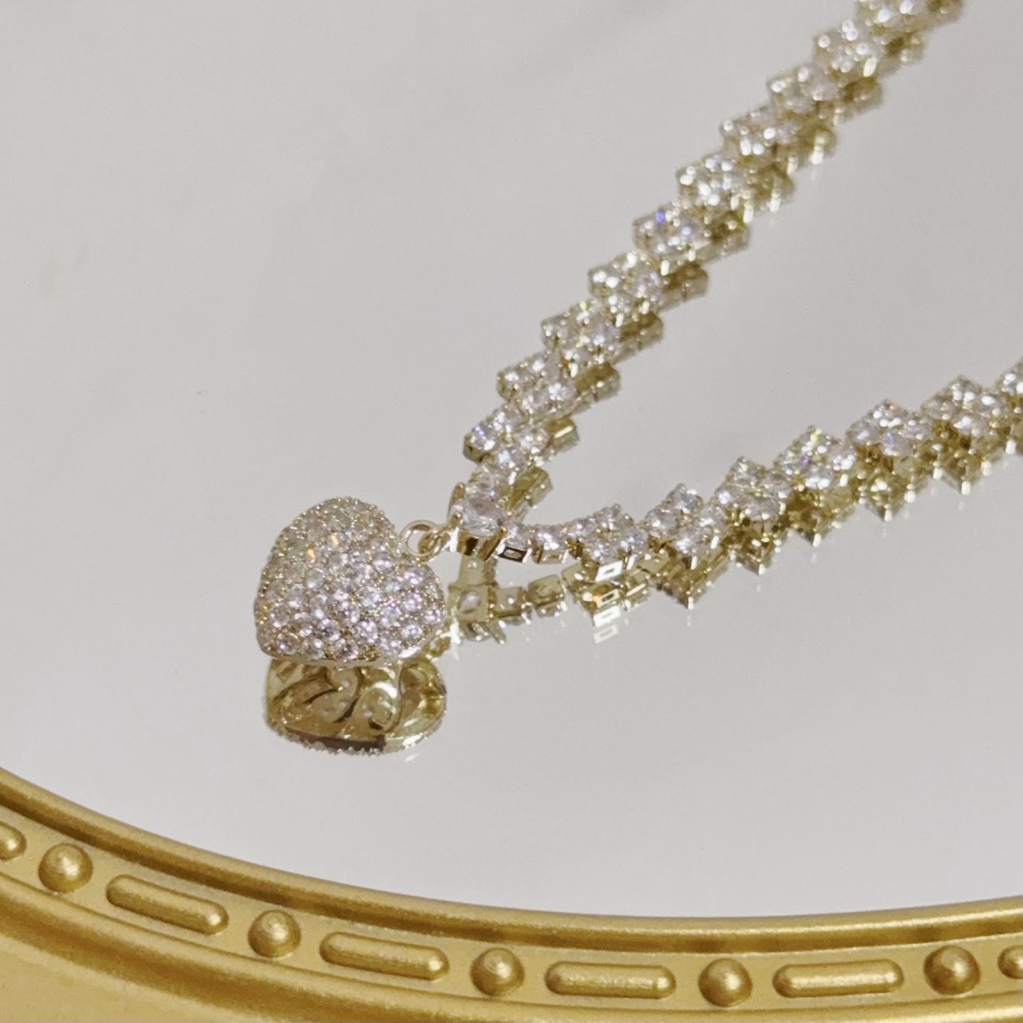 Elegante Collar Cartier con Corazón de Diamantes, Diseño Clásico y Moderno 6 i1752843052400 8700 0 5