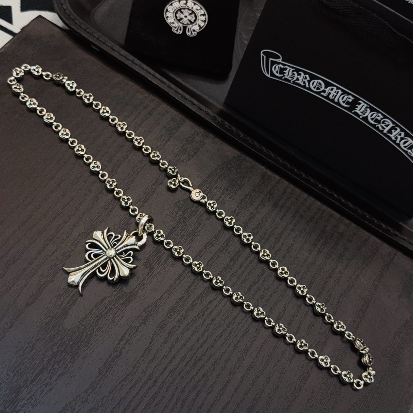  新款【专柜品质】Chrome Hearts克罗心经典复古花球项链，藤花十字架吊坠 凹凸造型不同的花纹设