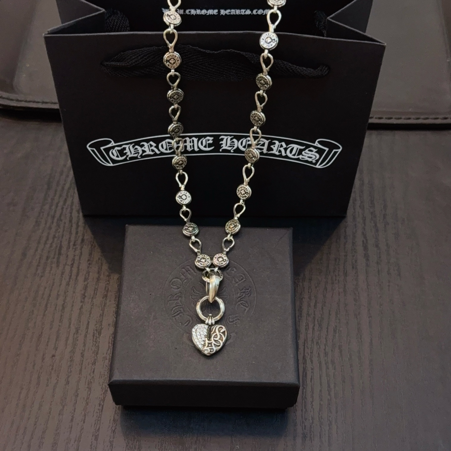  新款【专柜品质】Chrome Hearts克罗心经典复古马蹄印十字花项链，满钻藤蔓爱心吊坠 凹凸造型不