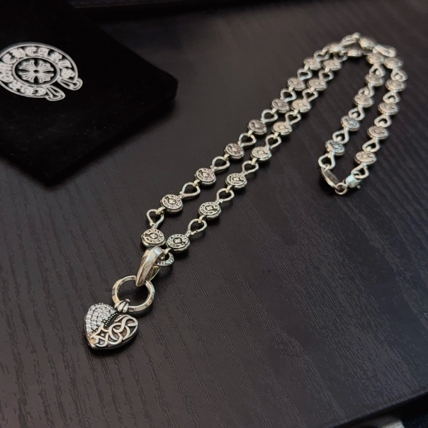  新款【专柜品质】Chrome Hearts克罗心经典复古马蹄印十字花项链，满钻藤蔓爱心吊坠 凹凸造型不