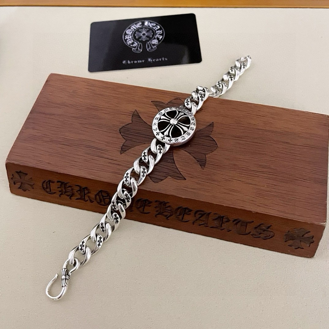  新款【专柜品质】Chrome Hearts克罗心 经典复古圆十字架手链 凹凸造型不同的花纹设计风格 呈