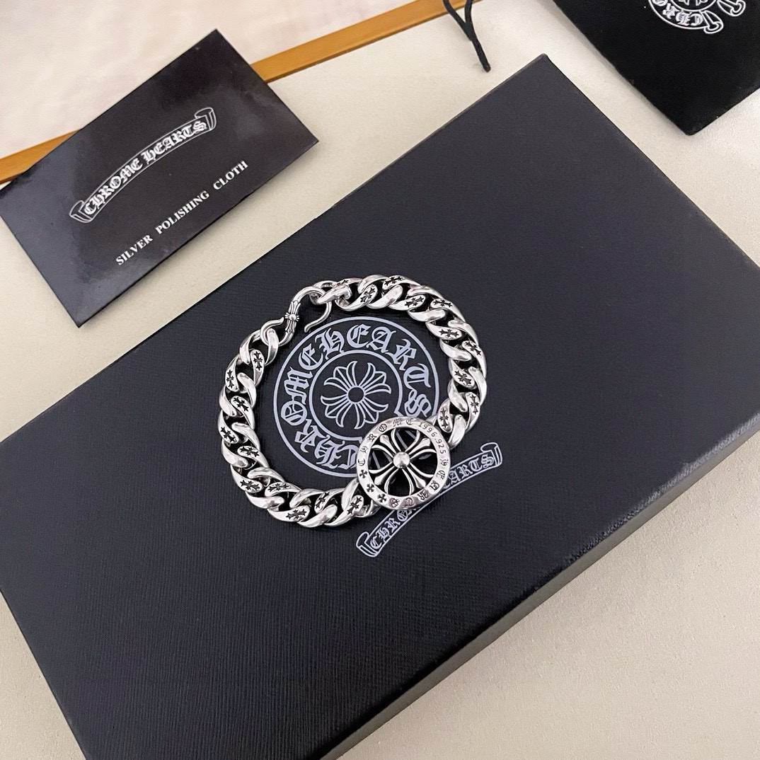  新款【专柜品质】Chrome Hearts克罗心 经典复古圆十字架手链 凹凸造型不同的花纹设计风格 呈