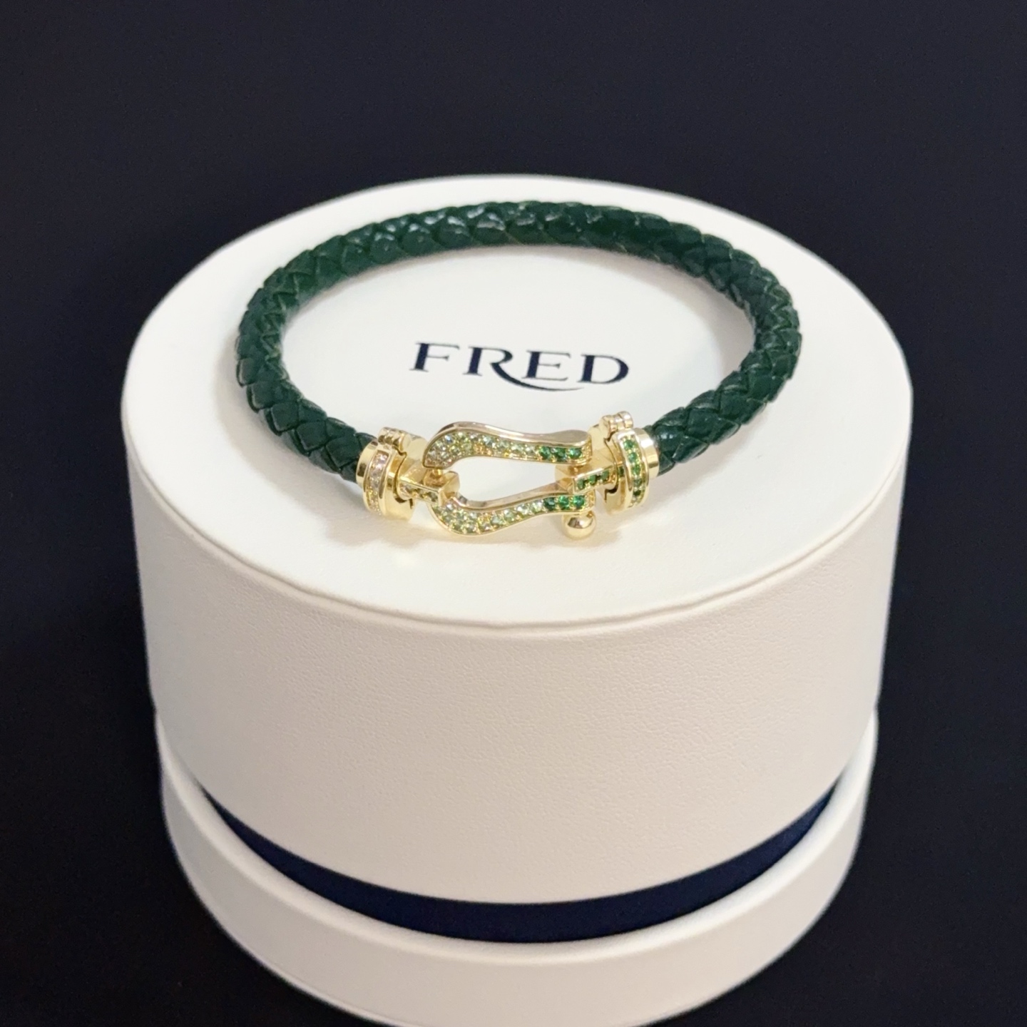 NO:380067,Popular Feredman Diamond Horseshoe Buckle Leather Rope Bracelet Classic and versatile, Internet celebrity expert A must-have item for fashion, fashionable and exquisite, 11 pairs of customized versions, thickened electroplating 18k technology, different from the ordinary version on the market, the effect of getting used is very versatile!  !  , jewelry quality, bracelet19860909火爆 费雷德满钻马蹄扣皮绳手镯 经典百搭,网红达人 时尚一族备必单品,时尚精致,11对版定制,加厚电镀18k工艺,区别市面上普通版本上手效果非常百搭！！,饰品精品,bracelet,Jewelry