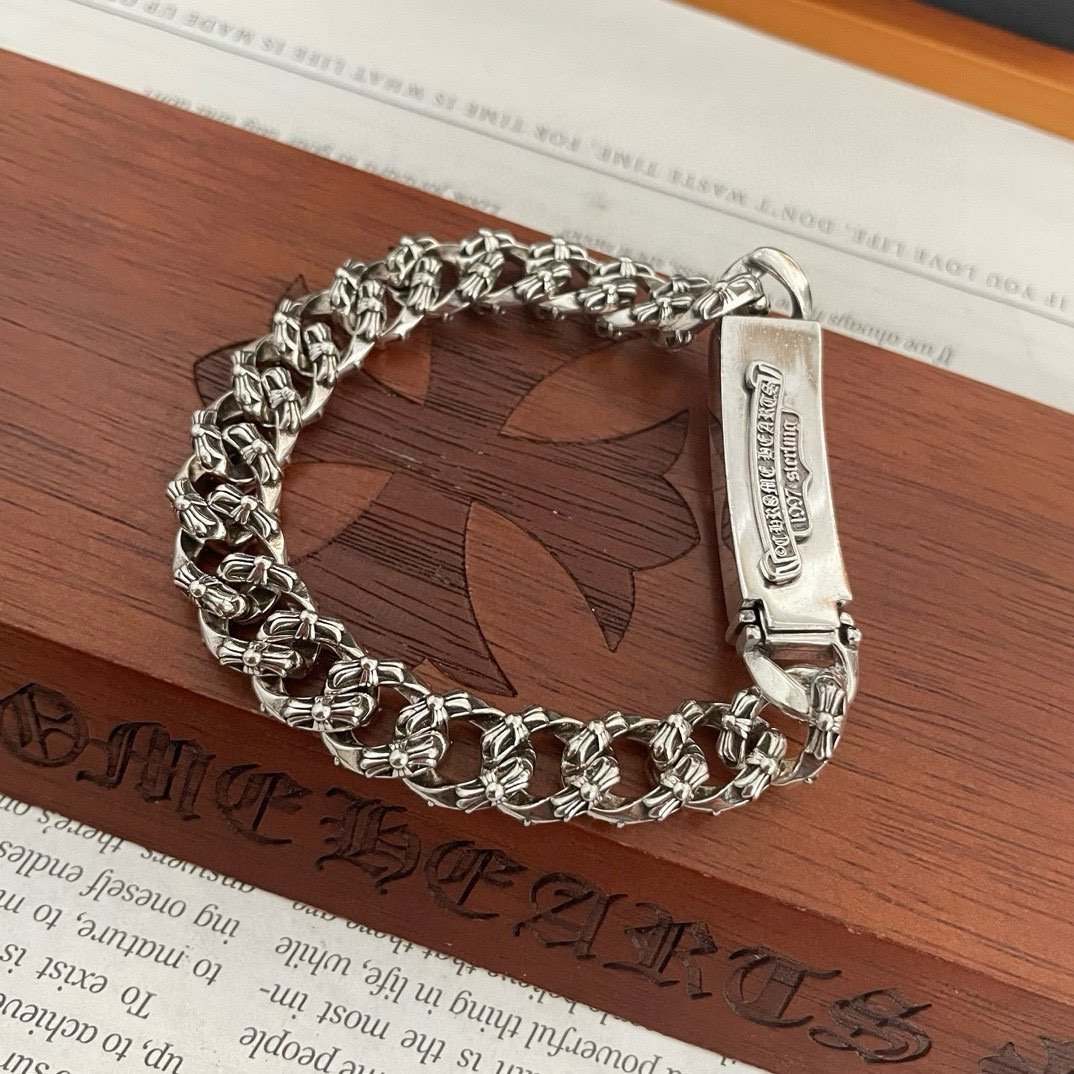 批 新款【专柜品质】Chrome Hearts克罗心 经典复古宝剑镶钻 鸭舌手链 凹凸造型不同的花纹设计
