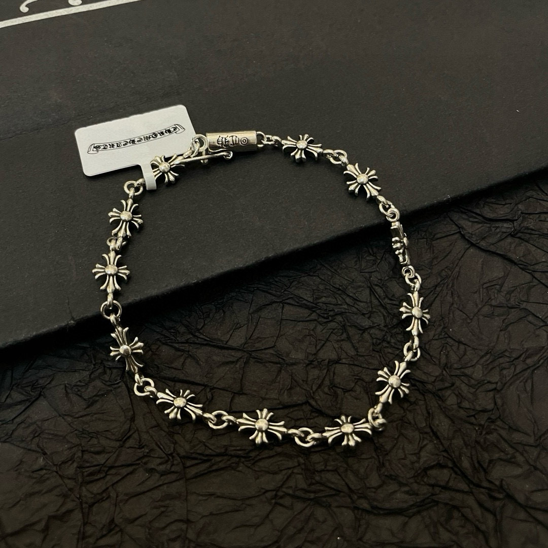  新款【专柜品质】Chrome Hearts克罗心 经典复古十字架手链 凹凸造型不同的花纹设计风格 呈现