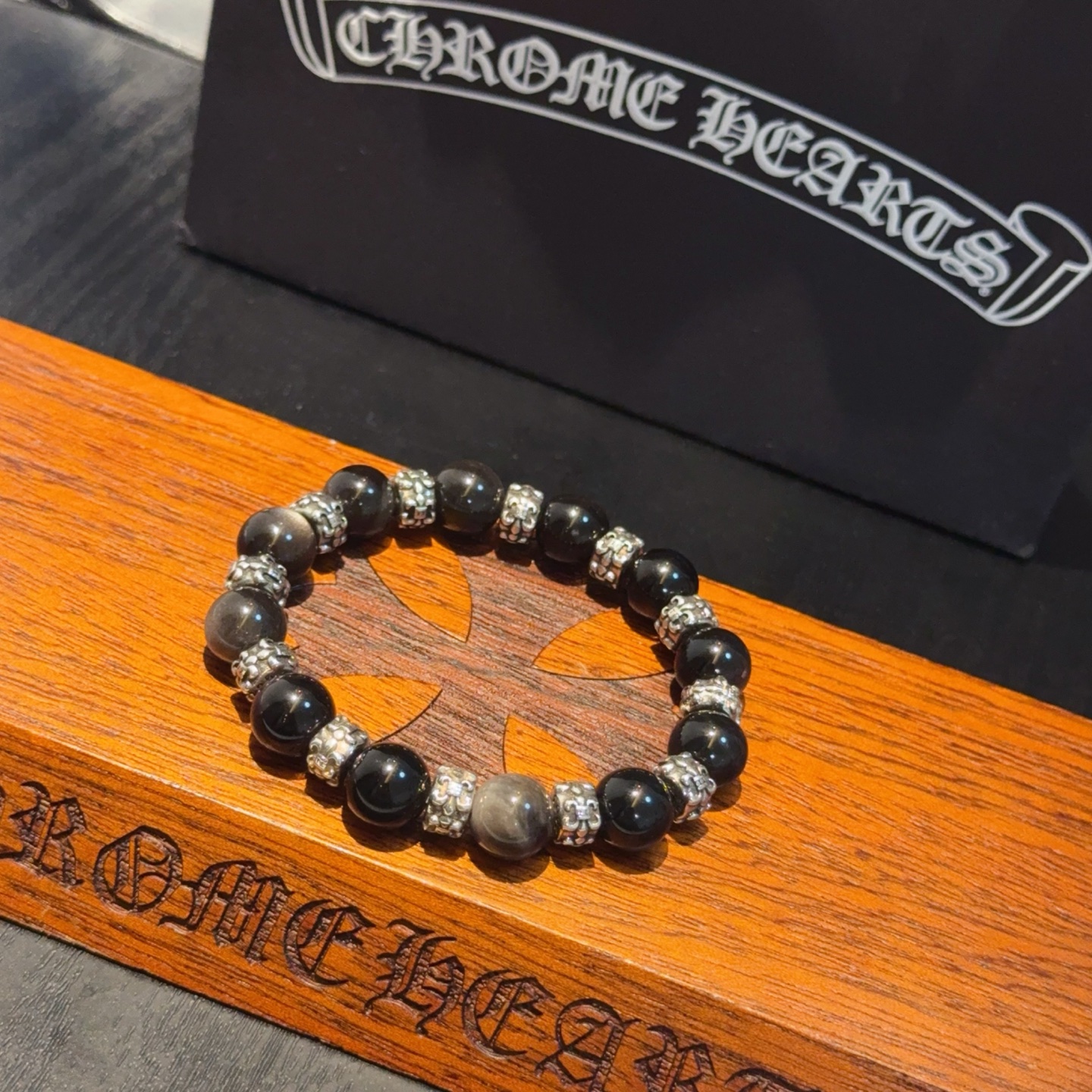  新款【专柜品质】Chrome Hearts克罗心 经典复古多元素手链手串，凹凸造型不同的花纹设计风格 