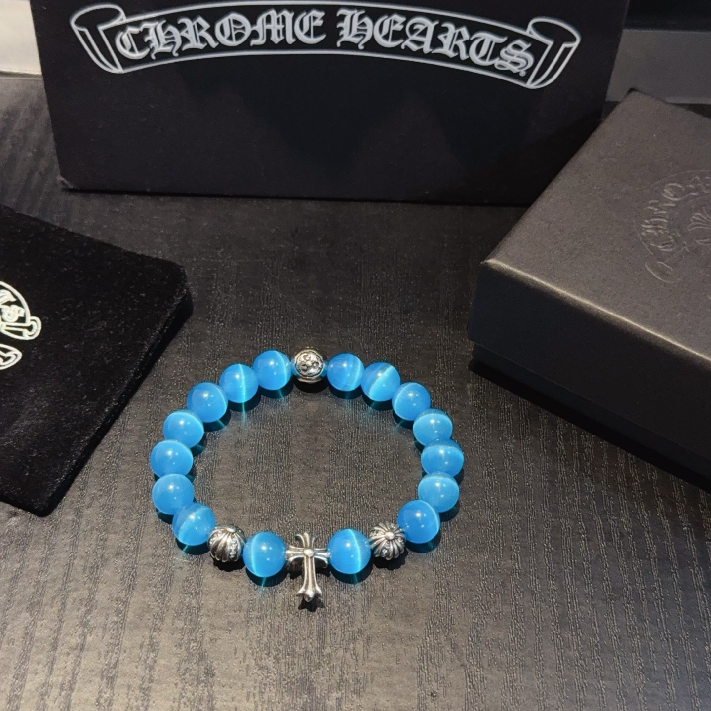  新款【专柜品质】Chrome Hearts克罗心 经典复古多元素海之蓝手链手串，凹凸造型不同的花纹设计