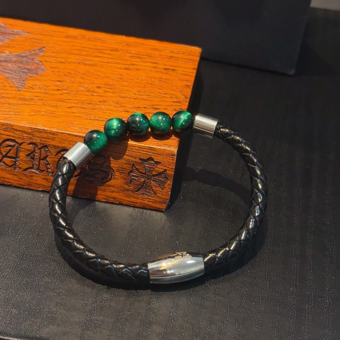  新款【专柜品质】Chrome Hearts克罗心绿虎眼石皮绳手镯手绳，凹凸造型不同的花纹设计风格呈现出