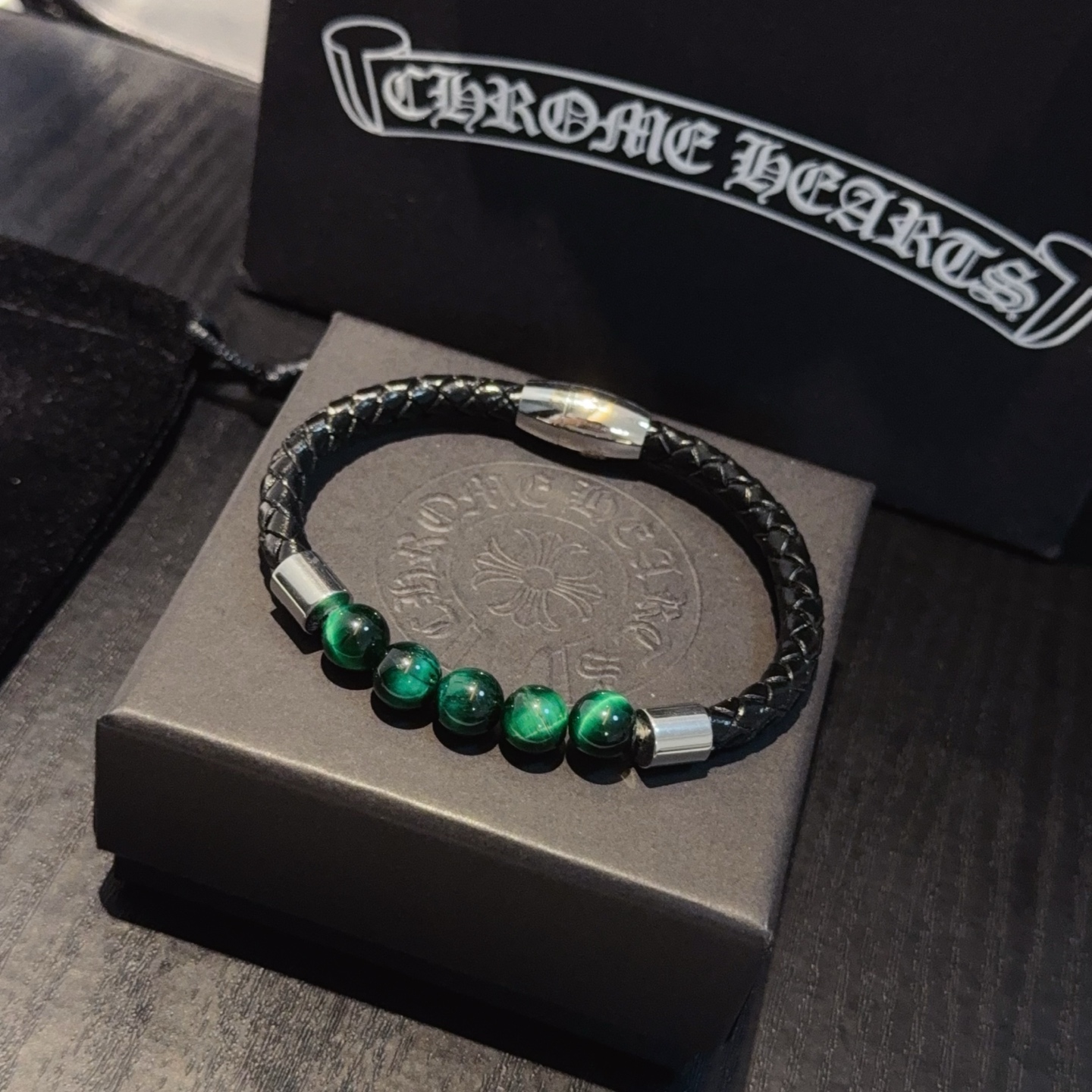  新款【专柜品质】Chrome Hearts克罗心绿虎眼石皮绳手镯手绳，凹凸造型不同的花纹设计风格呈现出