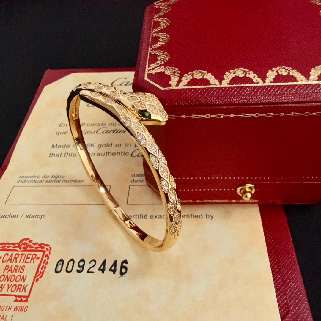  卡地亚豹子镶钻手镯 高端定制版本 镶嵌钻工艺 V金材质 经典而时尚风格  用凌厉线条重构爱情美学！打破