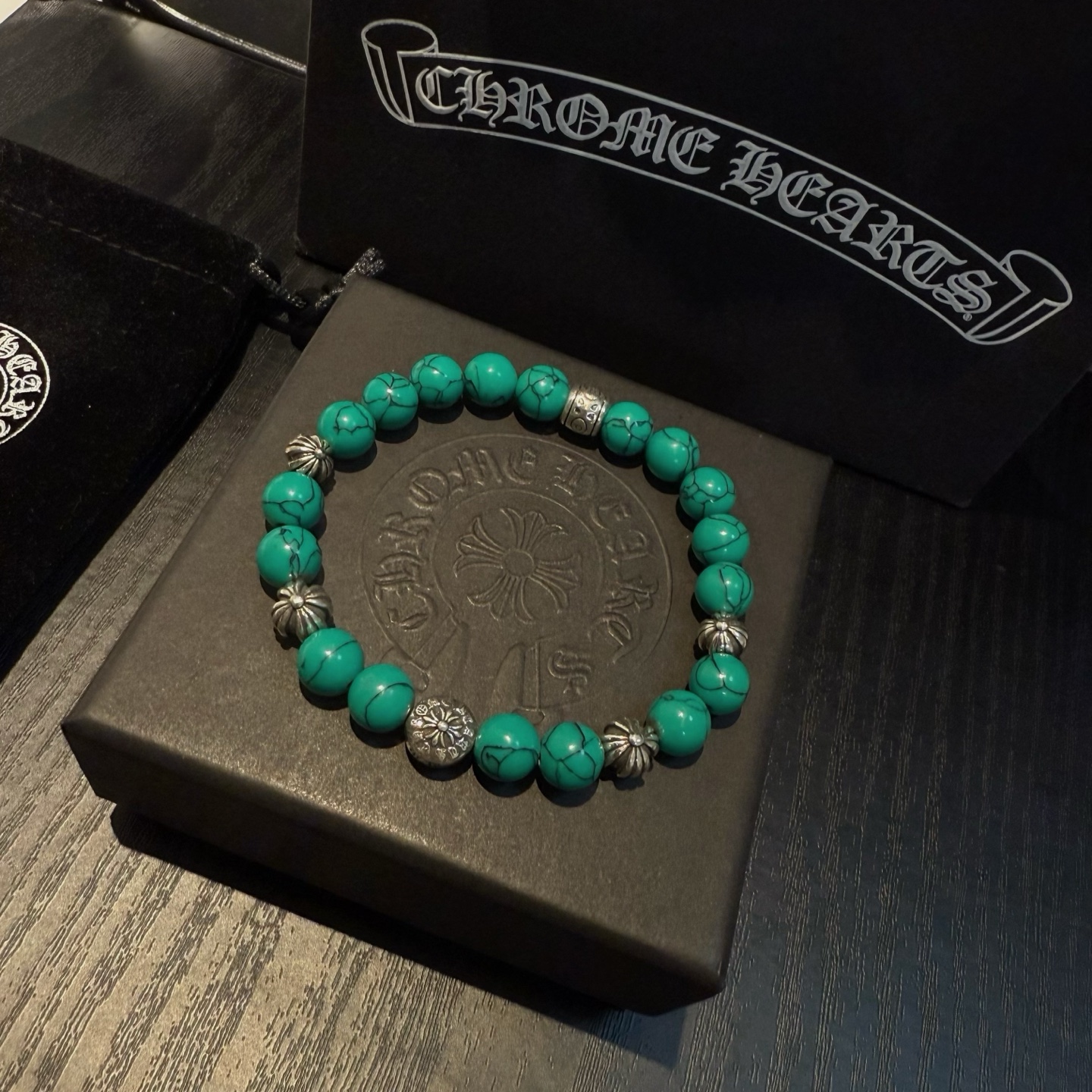  新款【专柜品质】Chrome Hearts克罗心 经典复古多元素绿松石手链手串，凹凸造型不同的花纹设计
