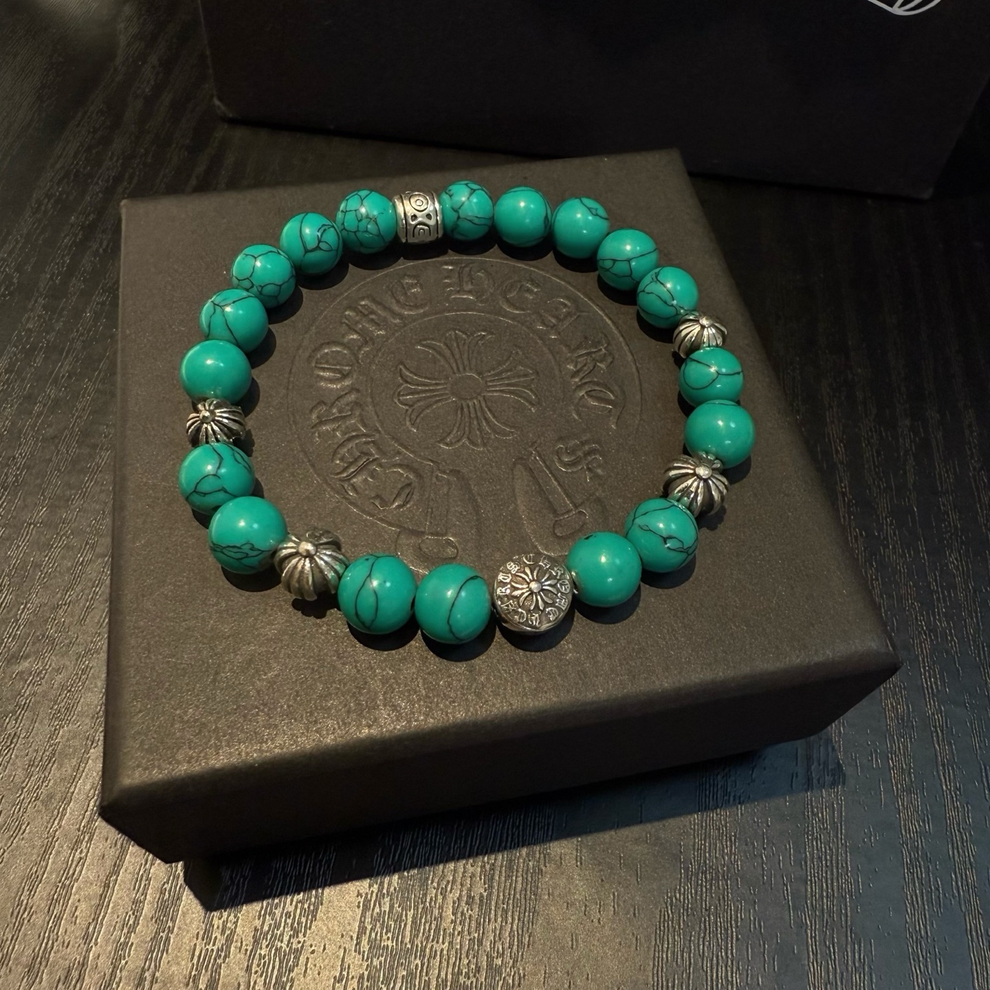  新款【专柜品质】Chrome Hearts克罗心 经典复古多元素绿松石手链手串，凹凸造型不同的花纹设计