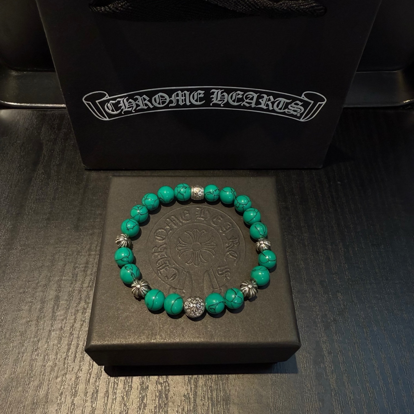  新款【专柜品质】Chrome Hearts克罗心 经典复古多元素绿松石手链手串，凹凸造型不同的花纹设计