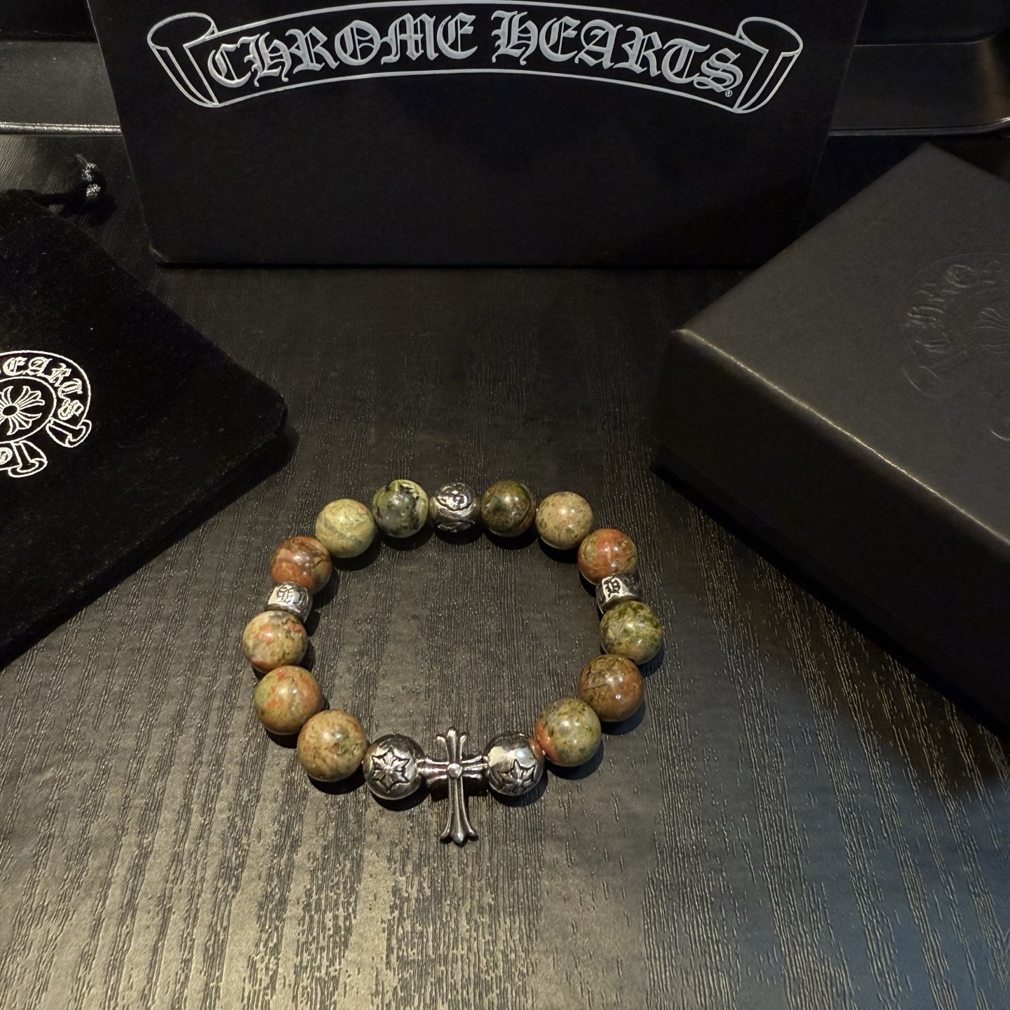  新款【专柜品质】Chrome Hearts克罗心 经典复古多元素手链手串，凹凸造型不同的花纹设计风格 