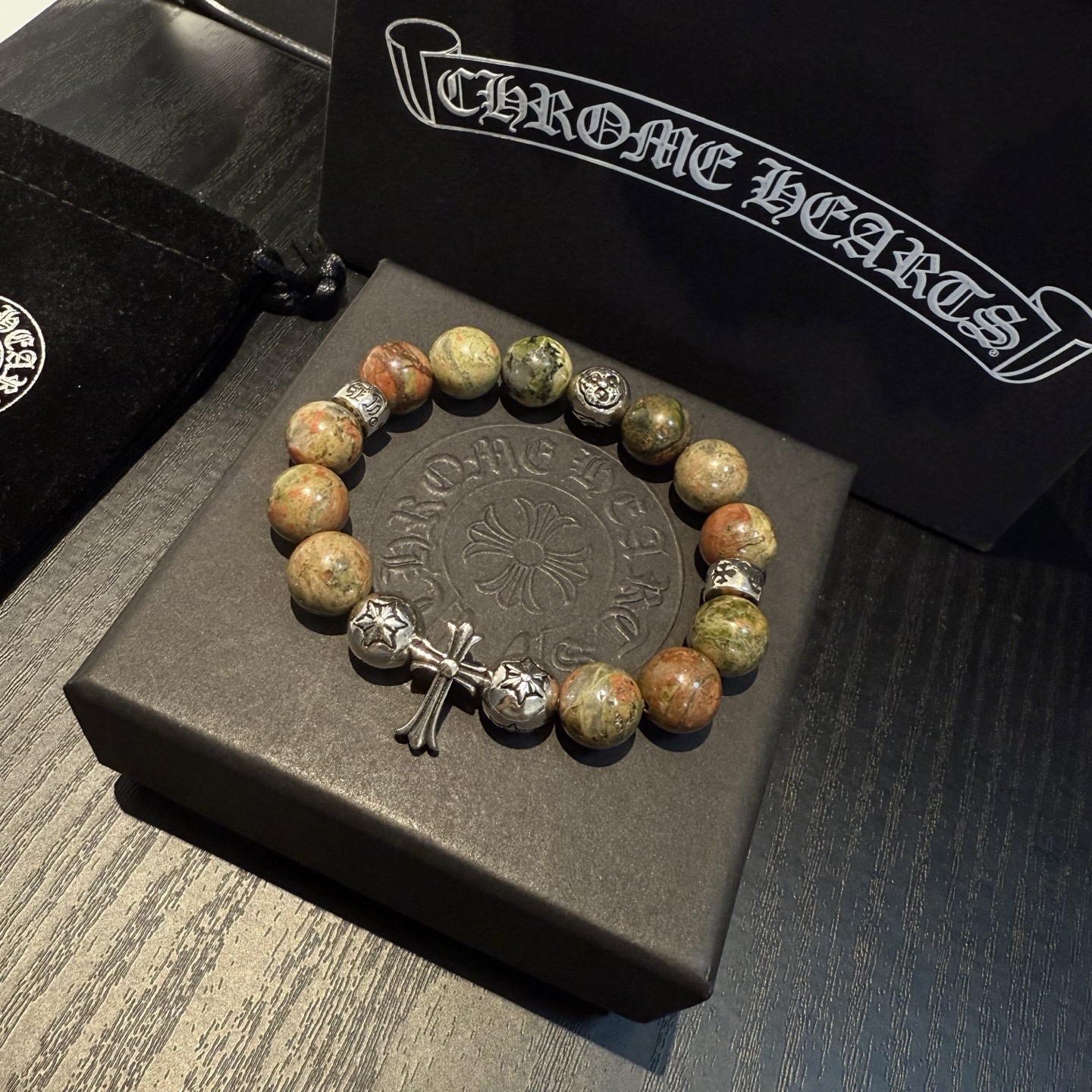  新款【专柜品质】Chrome Hearts克罗心 经典复古多元素手链手串，凹凸造型不同的花纹设计风格 