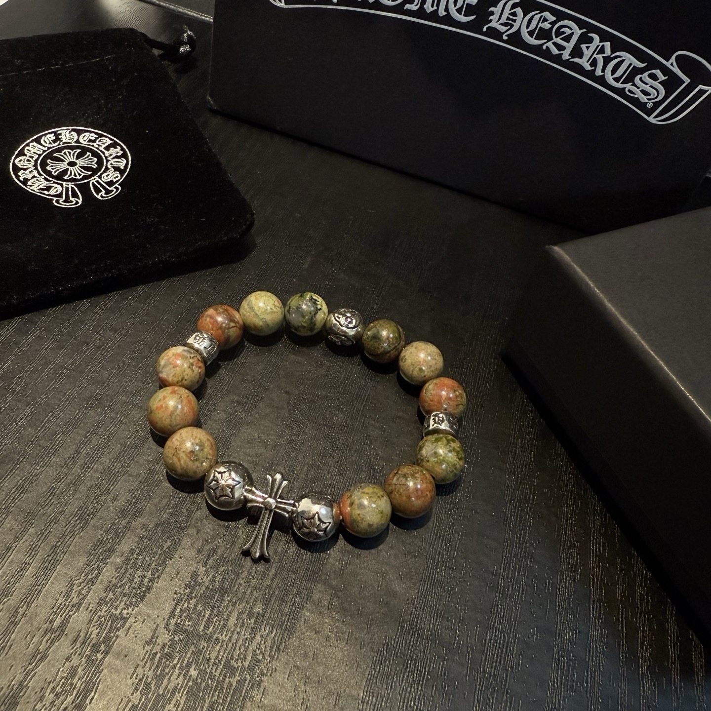  新款【专柜品质】Chrome Hearts克罗心 经典复古多元素手链手串，凹凸造型不同的花纹设计风格 