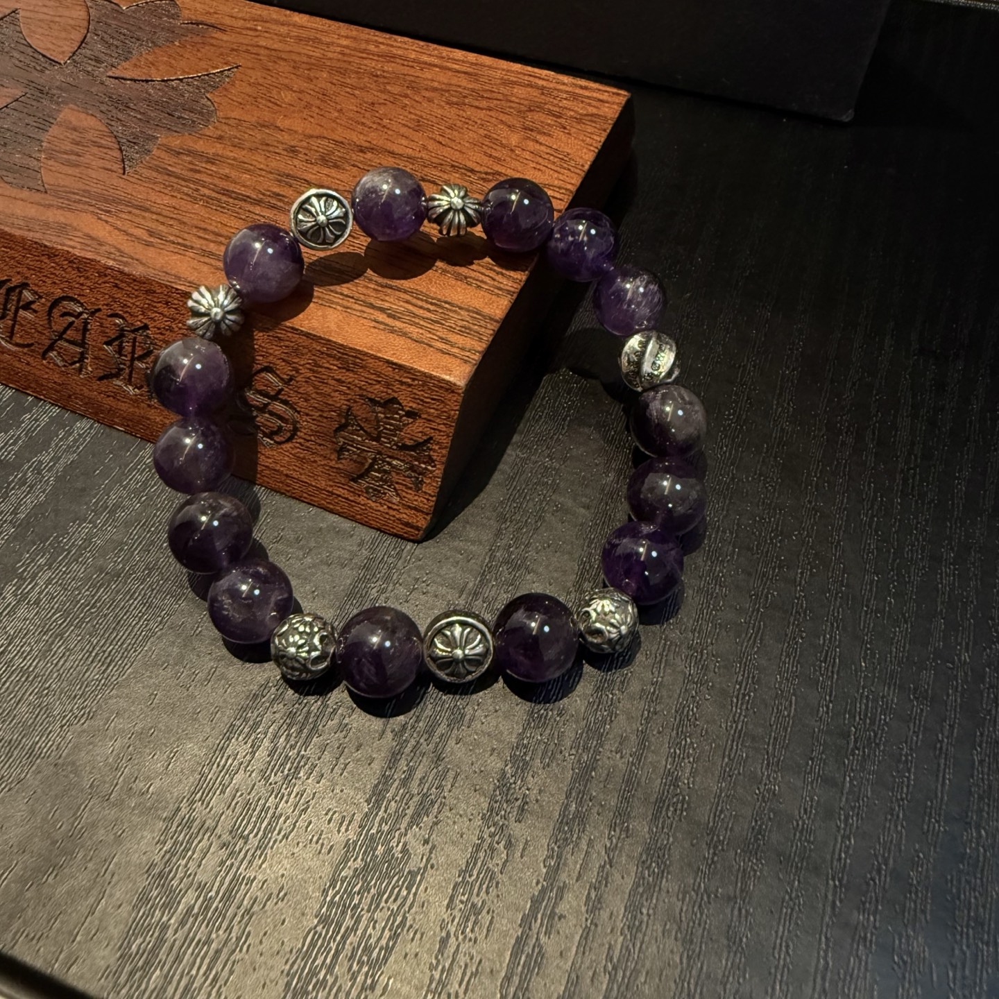  新款【专柜品质】Chrome Hearts克罗心 经典复古多元素手链手串，凹凸造型不同的花纹设计风格 