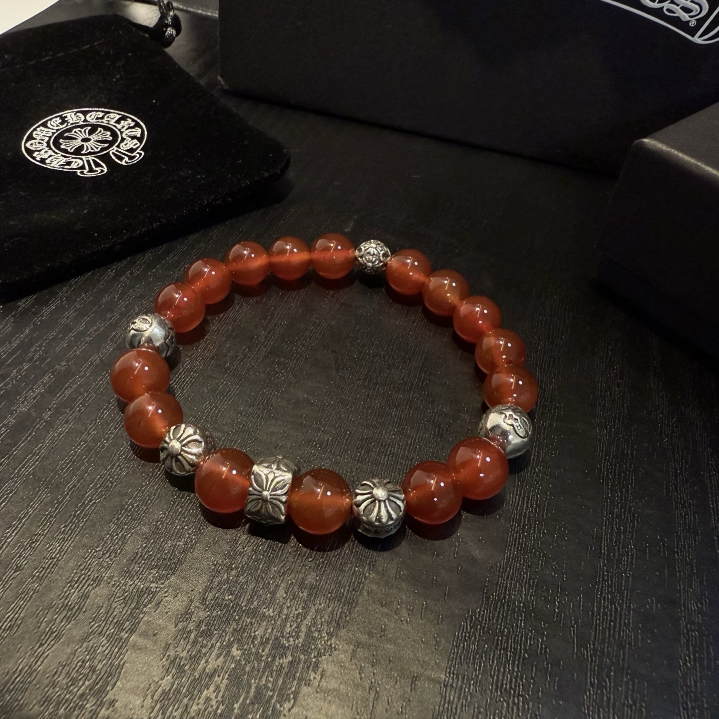  新款【专柜品质】Chrome Hearts克罗心 经典复古多元素手链手串，凹凸造型不同的花纹设计风格 