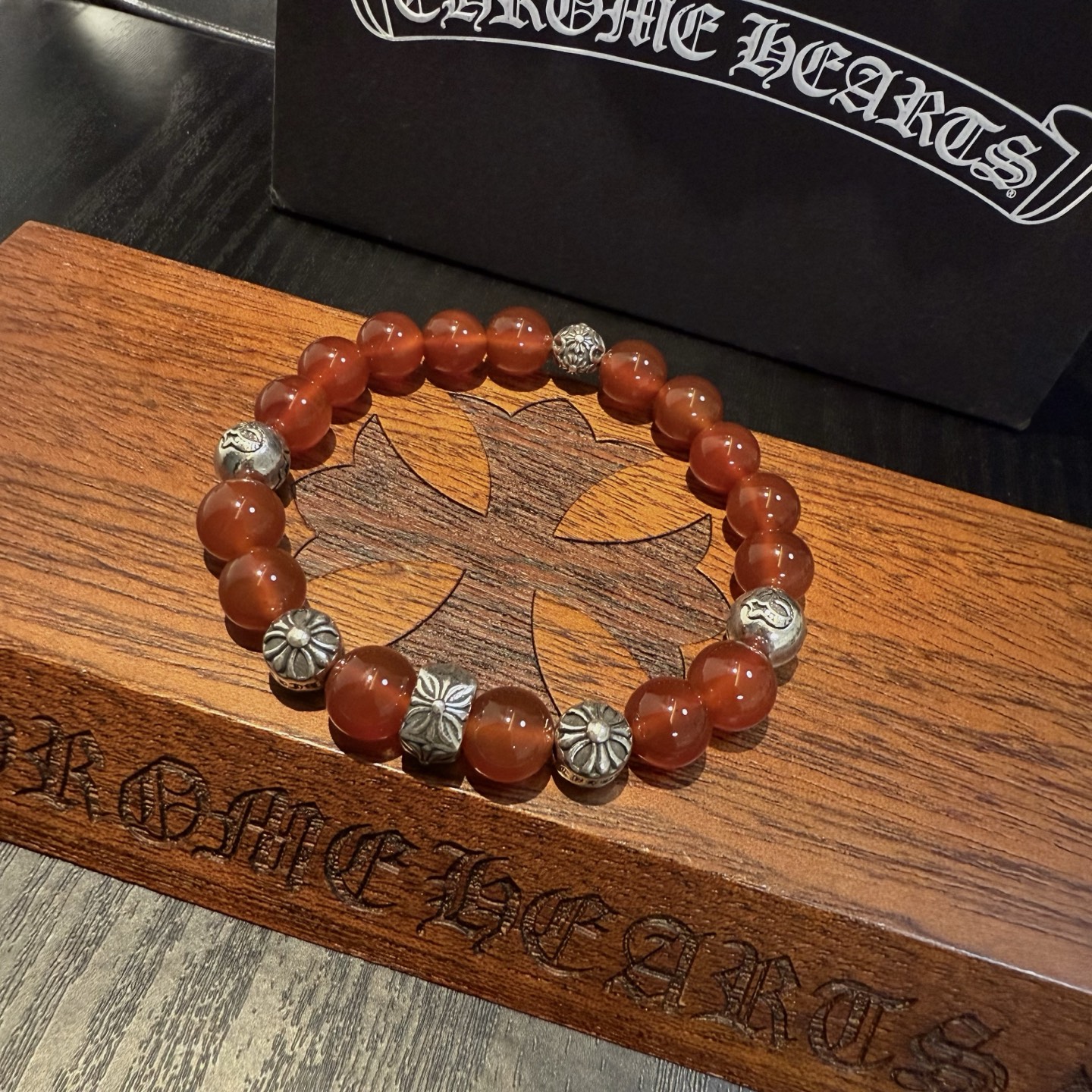  新款【专柜品质】Chrome Hearts克罗心 经典复古多元素手链手串，凹凸造型不同的花纹设计风格 