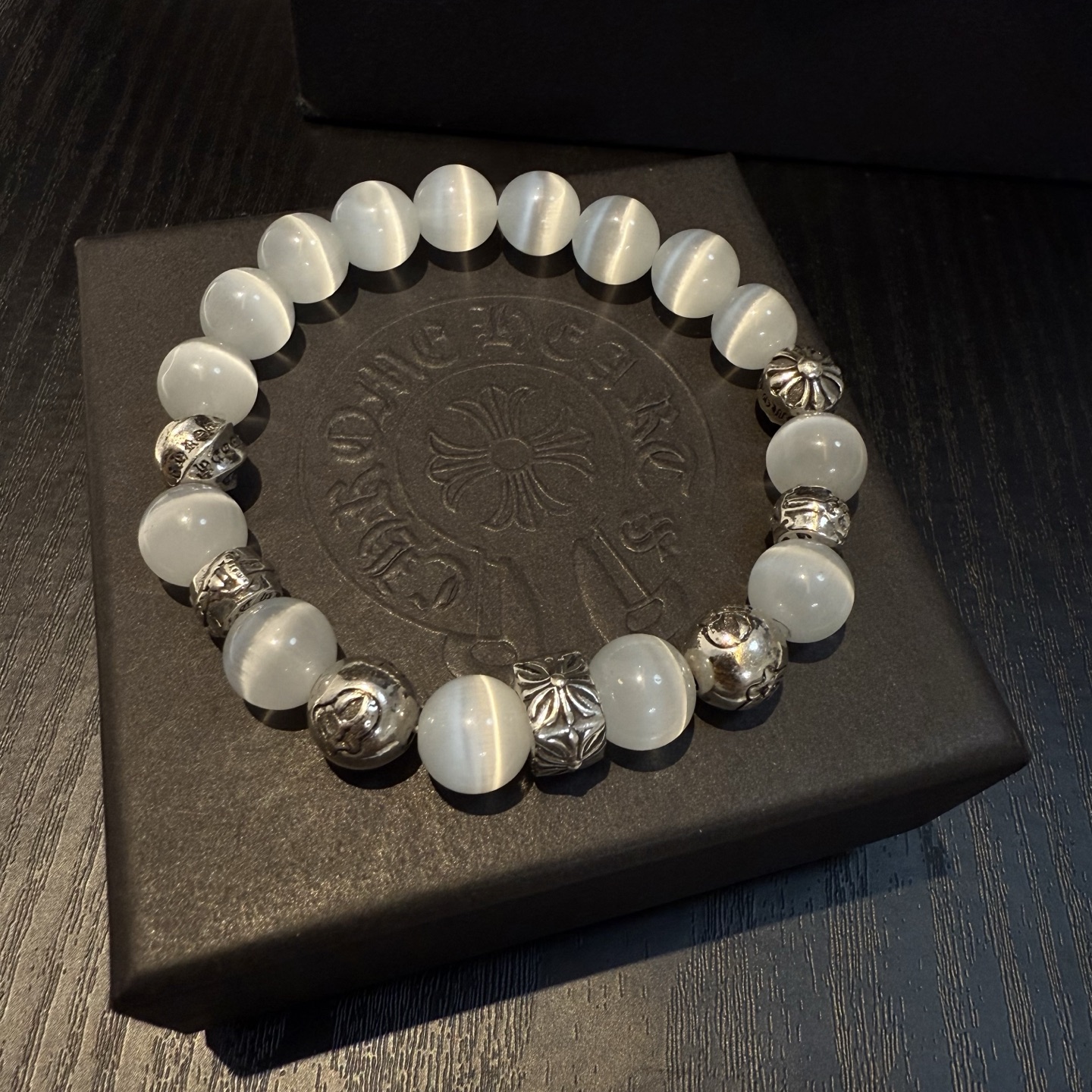  新款【专柜品质】Chrome Hearts克罗心 经典复古多元素手链手串，凹凸造型不同的花纹设计风格 