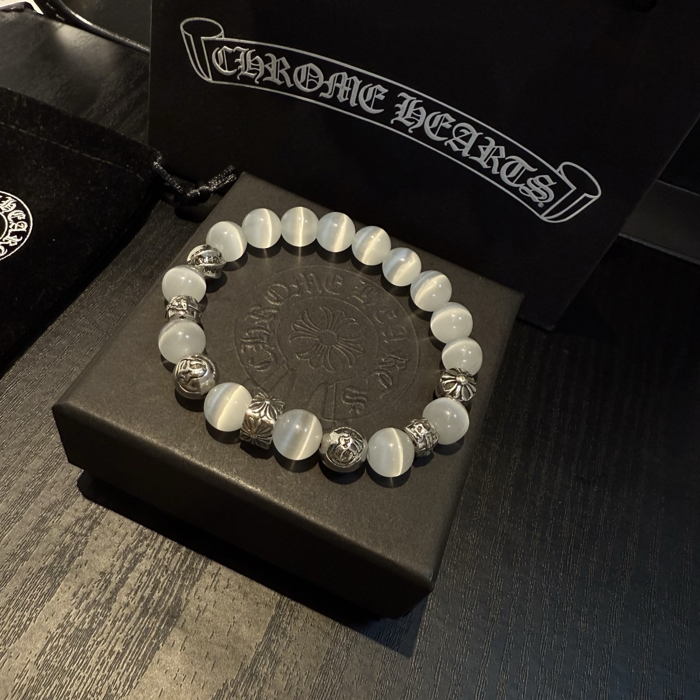  新款【专柜品质】Chrome Hearts克罗心 经典复古多元素手链手串，凹凸造型不同的花纹设计风格 