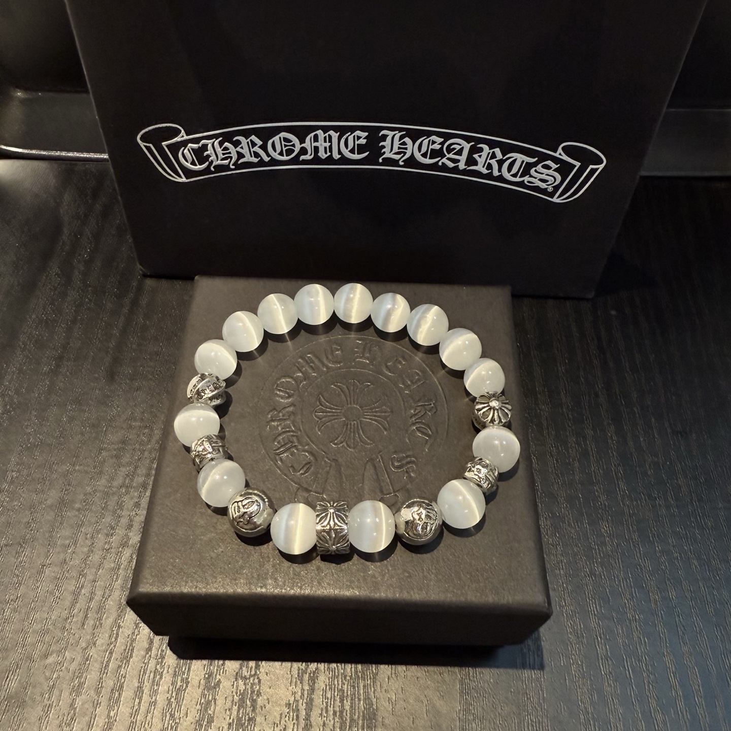  新款【专柜品质】Chrome Hearts克罗心 经典复古多元素手链手串，凹凸造型不同的花纹设计风格 